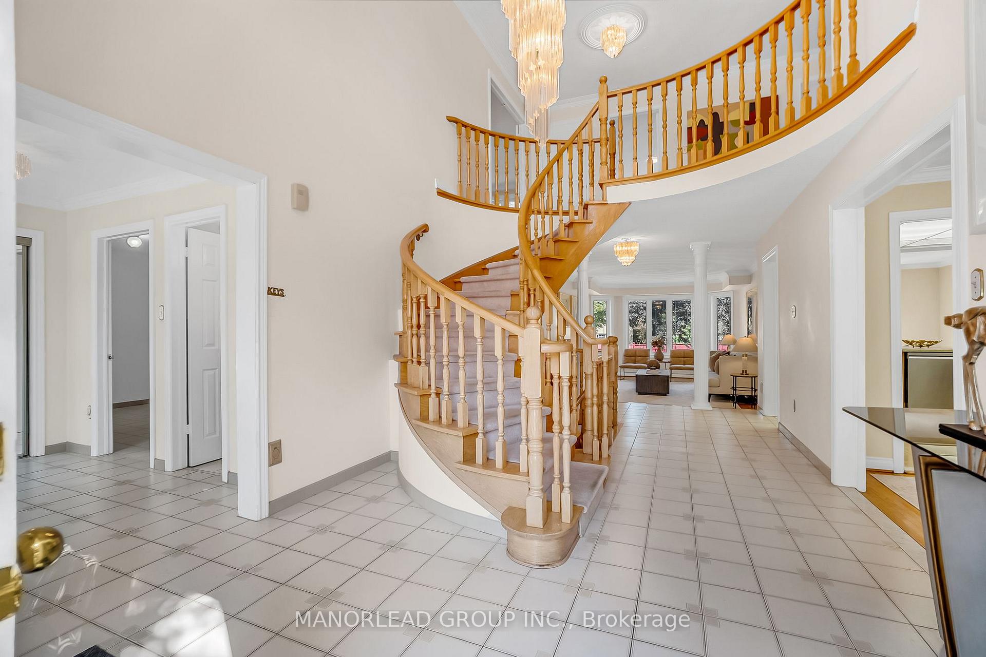 Photo 4 of 45 Aitken Circle, Markham, Unionville — HOMEH
