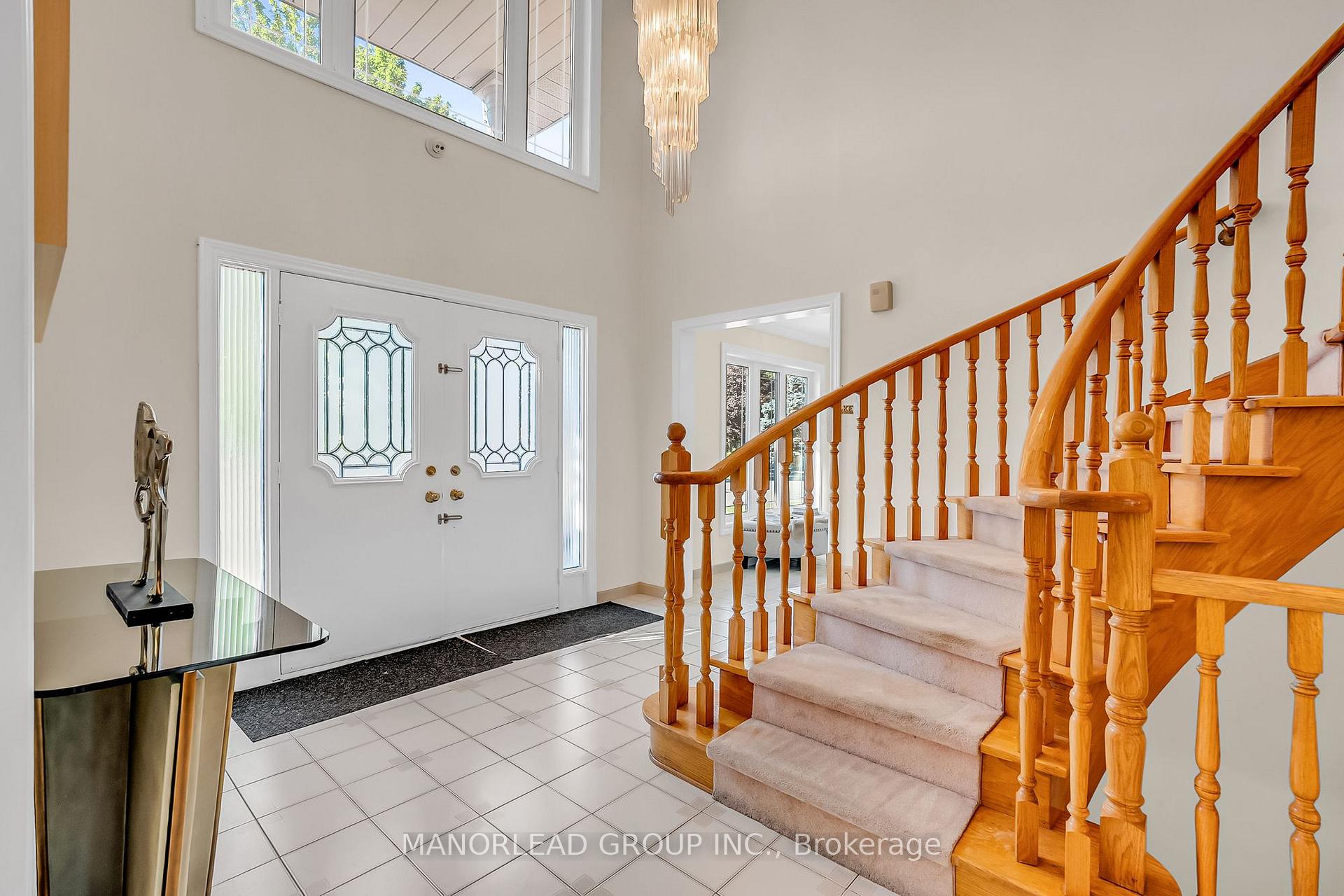 Photo 5 of 45 Aitken Circle, Markham, Unionville — HOMEH