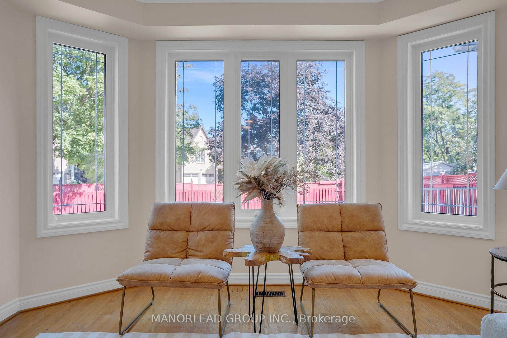 Photo 8 of 45 Aitken Circle, Markham, Unionville — HOMEH