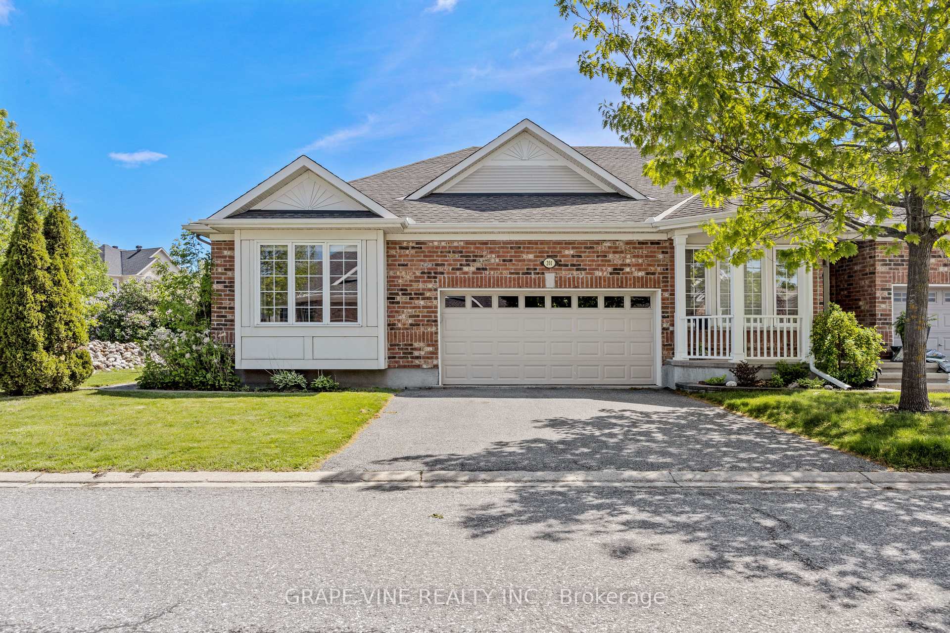 Photo 3 of 201 Ramelton Private, Ottawa, Barrhaven - Stonebridge — HOMEH