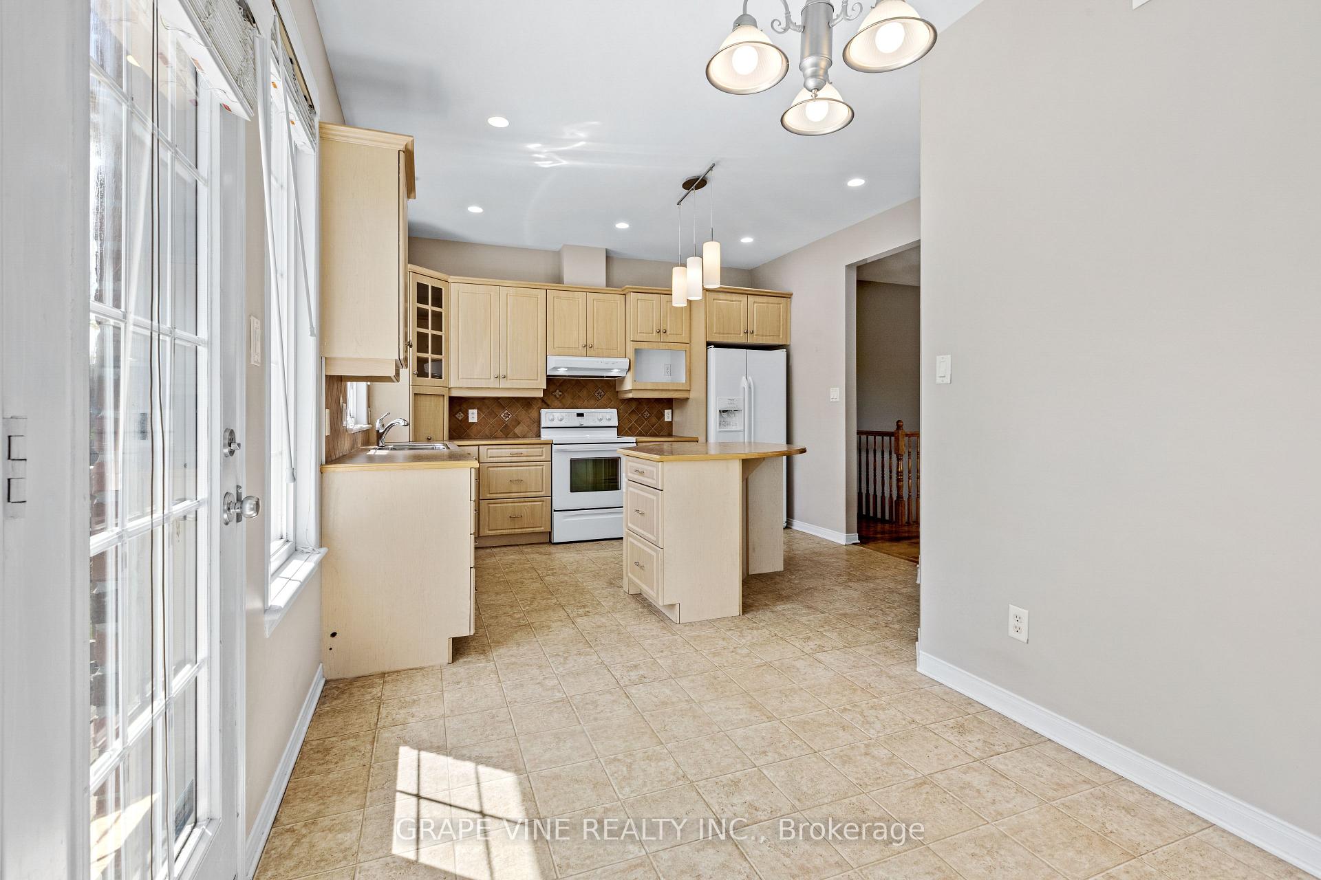 Photo 17 of 201 Ramelton Private, Ottawa, Barrhaven - Stonebridge — HOMEH