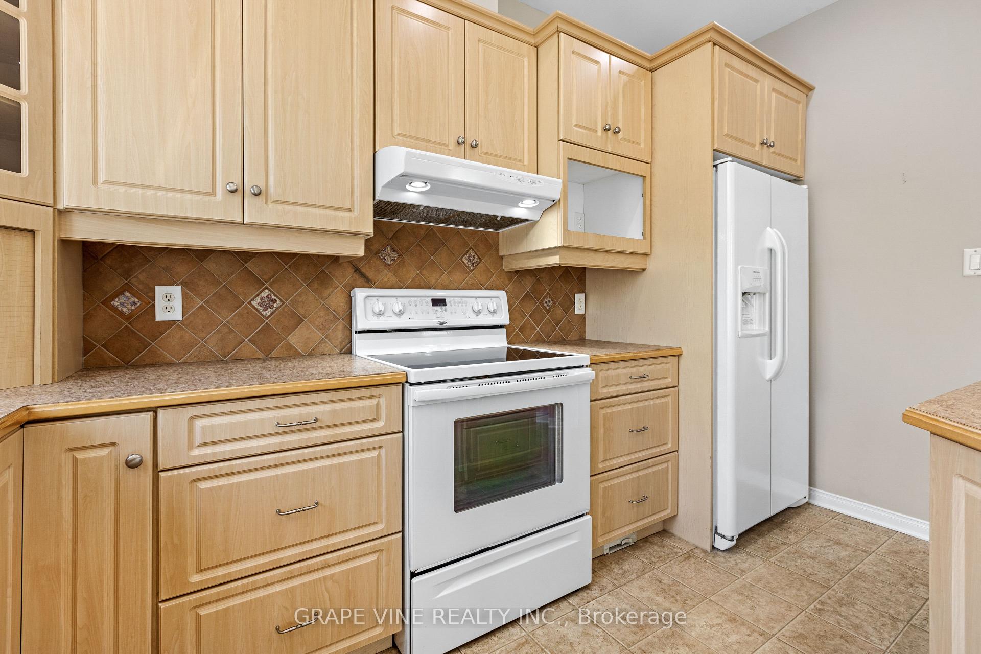 Photo 19 of 201 Ramelton Private, Ottawa, Barrhaven - Stonebridge — HOMEH