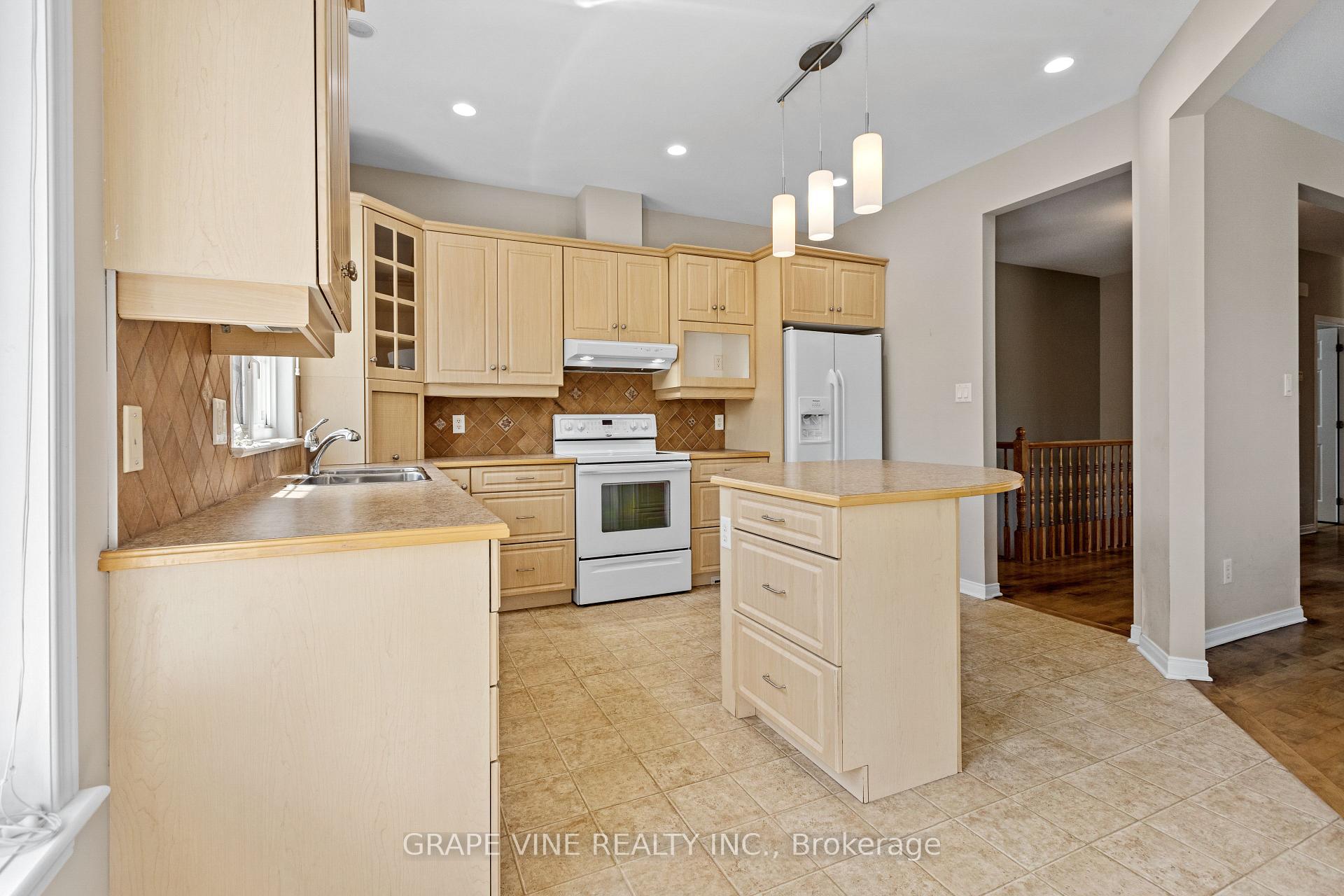Photo 21 of 201 Ramelton Private, Ottawa, Barrhaven - Stonebridge — HOMEH