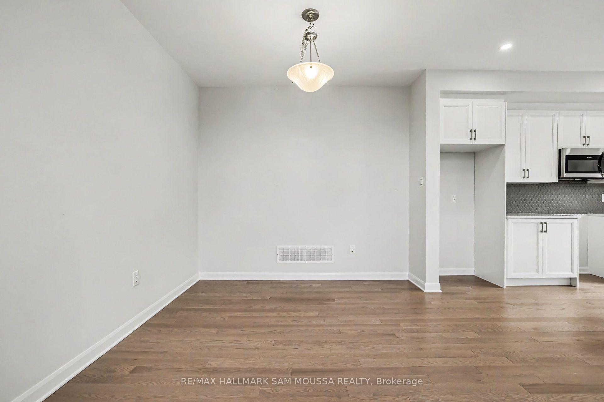 Photo 6 of 886 Eileen Vollick Crescent, Ottawa, Kanata - Morgan's Grant/South March — HOMEH