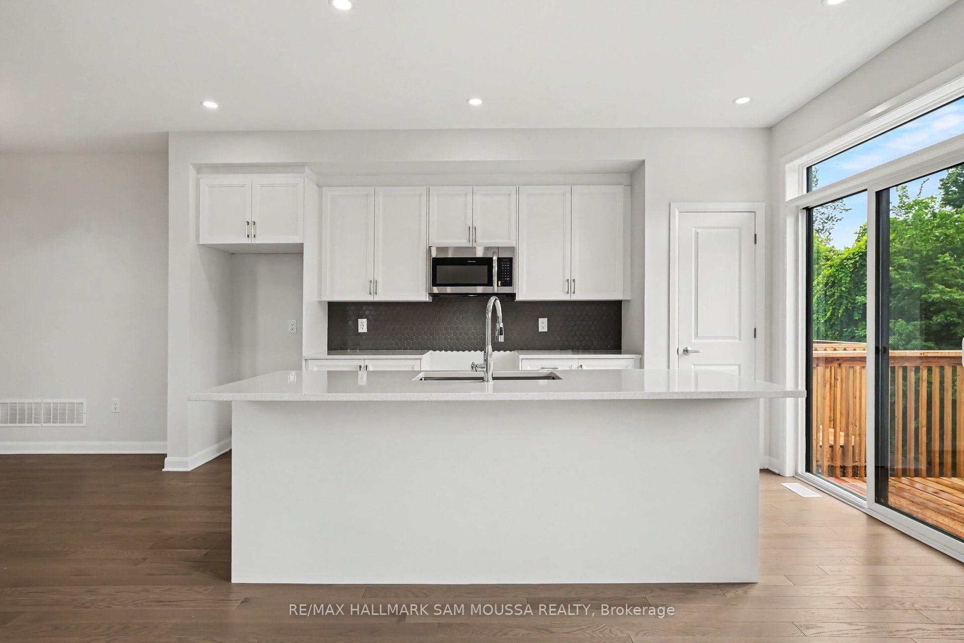 Photo 8 of 886 Eileen Vollick Crescent, Ottawa, Kanata - Morgan's Grant/South March — HOMEH