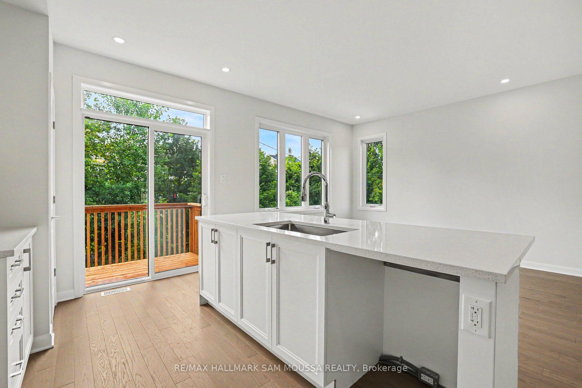Photo 10 of 886 Eileen Vollick Crescent, Ottawa, Kanata - Morgan's Grant/South March — HOMEH