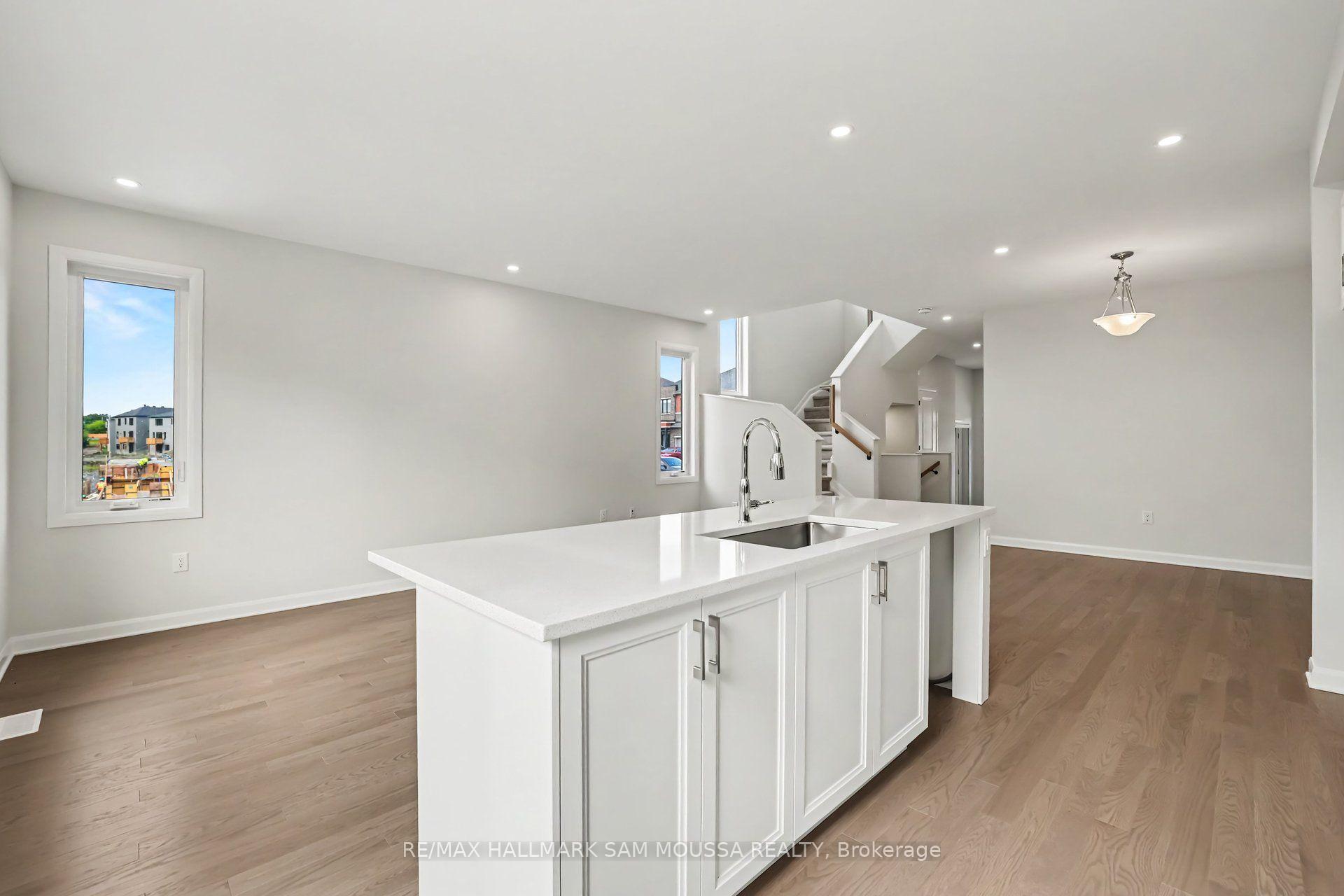 Photo 11 of 886 Eileen Vollick Crescent, Ottawa, Kanata - Morgan's Grant/South March — HOMEH