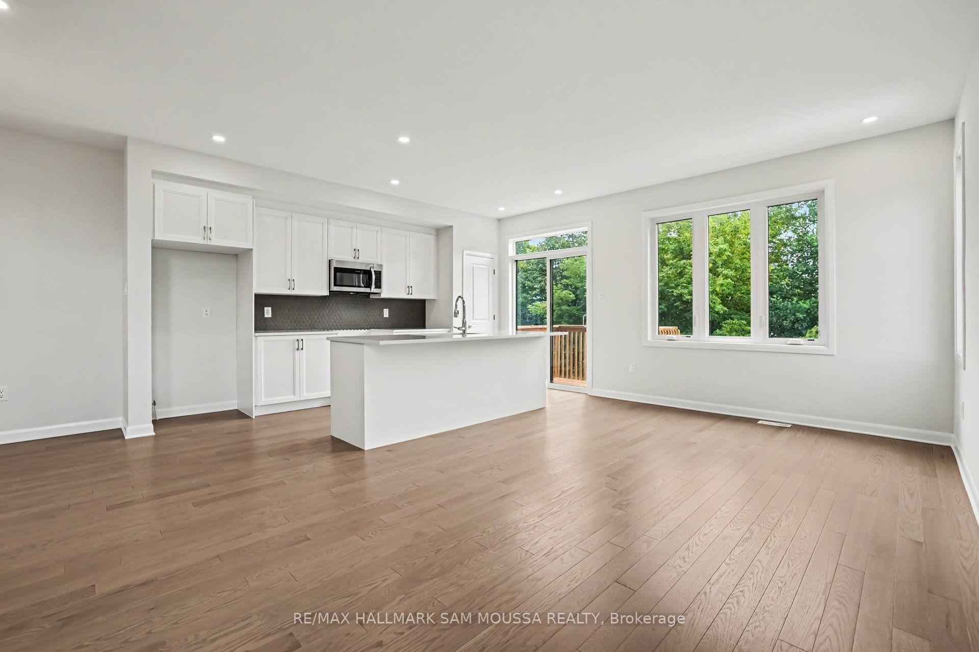 Photo 12 of 886 Eileen Vollick Crescent, Ottawa, Kanata - Morgan's Grant/South March — HOMEH