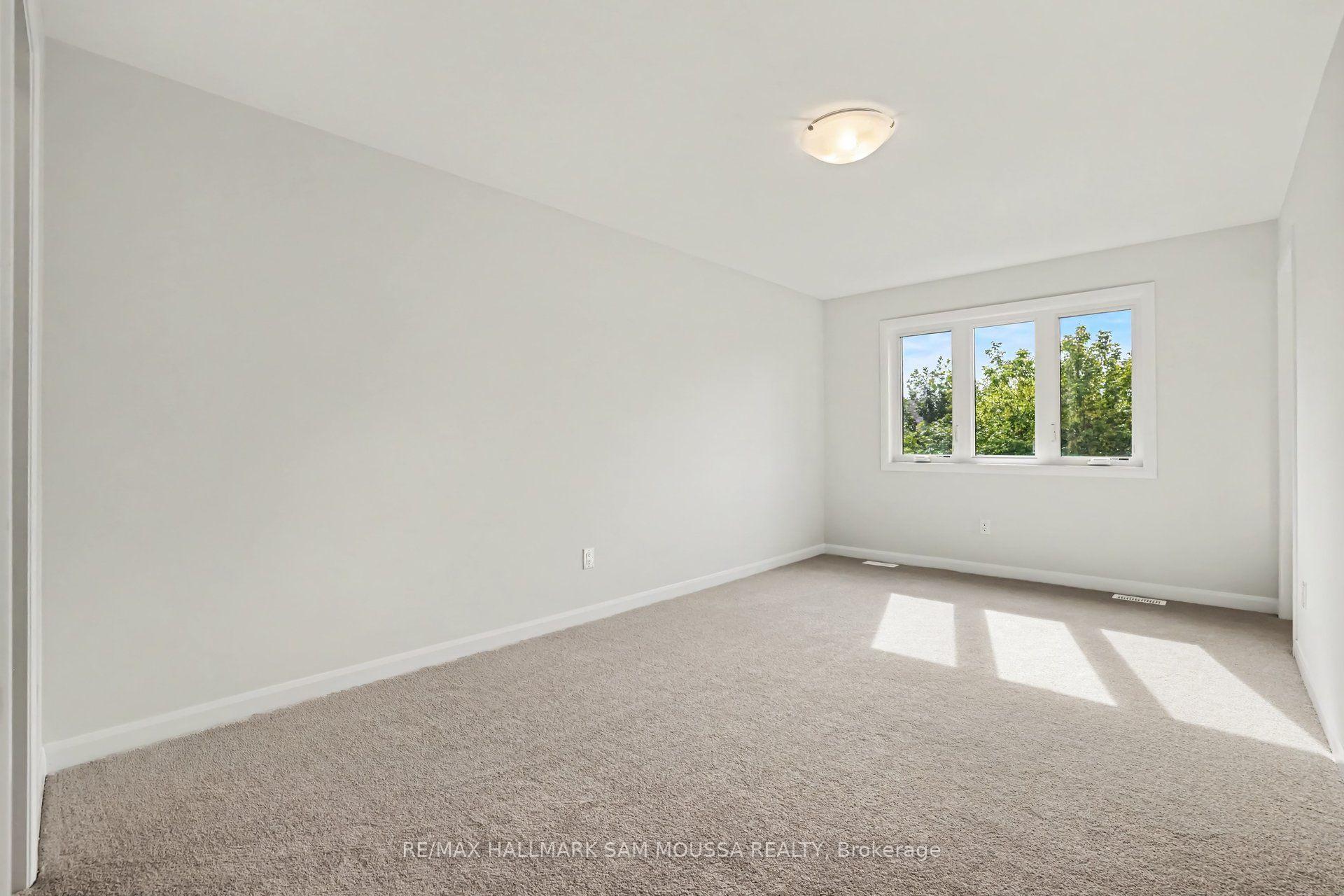 Photo 18 of 886 Eileen Vollick Crescent, Ottawa, Kanata - Morgan's Grant/South March — HOMEH