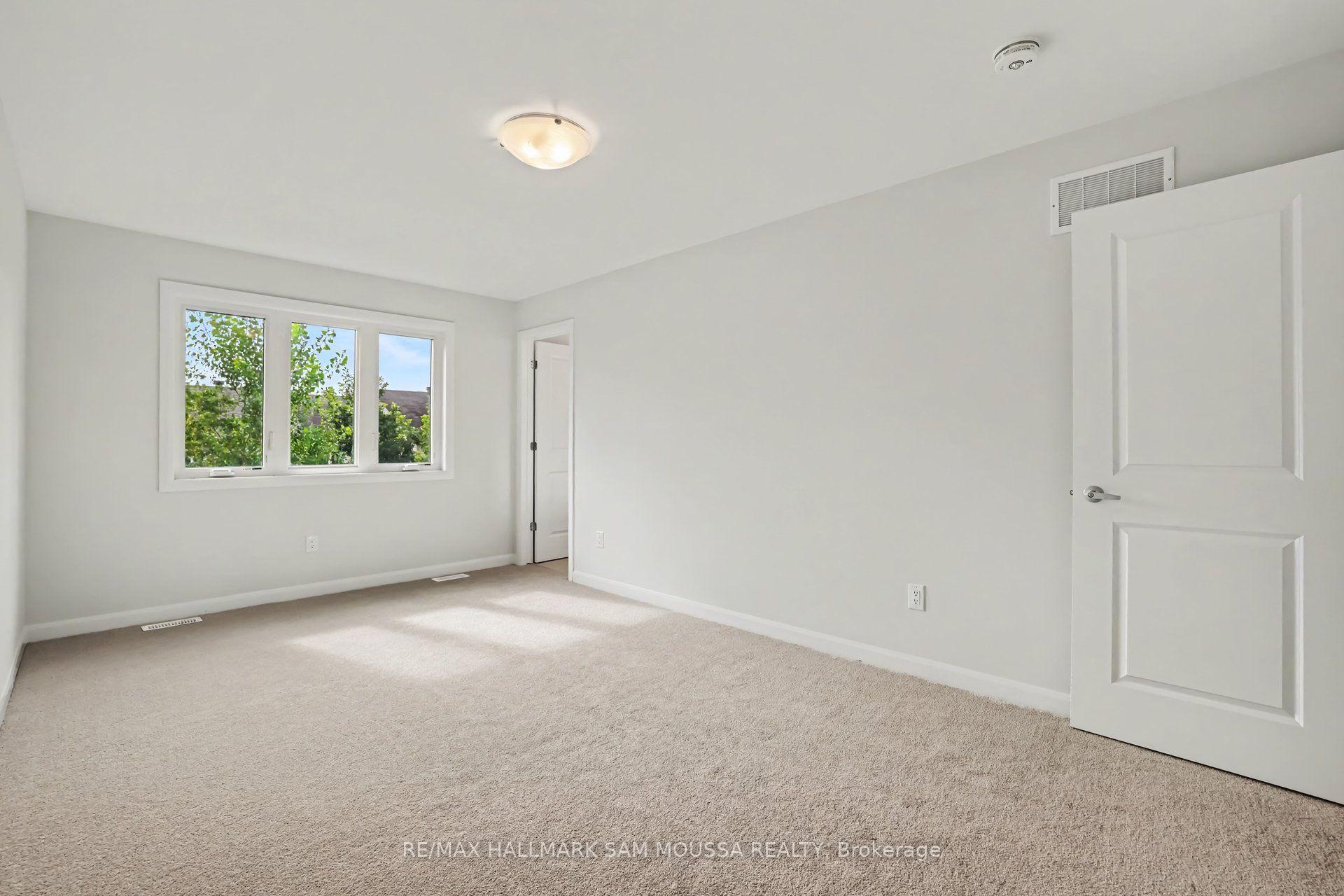 Photo 19 of 886 Eileen Vollick Crescent, Ottawa, Kanata - Morgan's Grant/South March — HOMEH