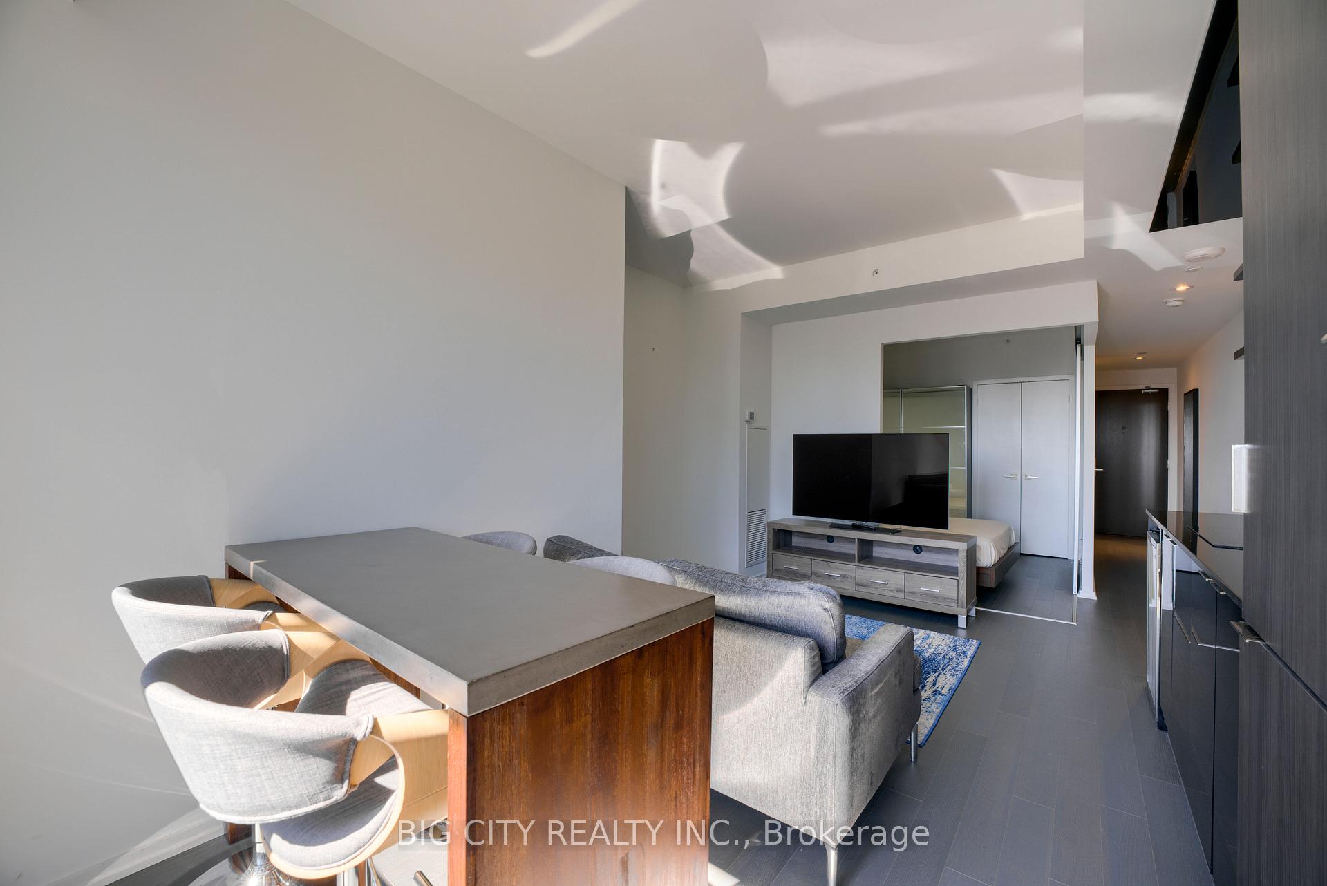 Photo 8 of Unit 4014, 70 Temperance Street, Toronto, Bay Street Corridor — HOMEH