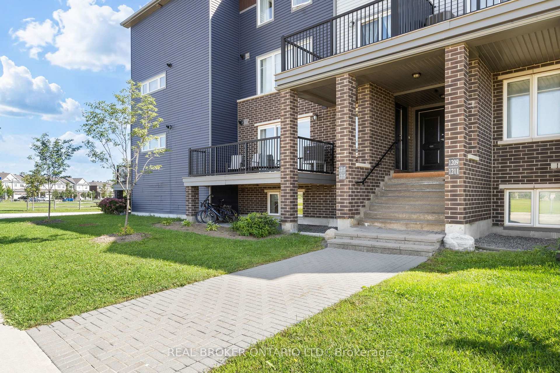 Photo 3 of Unit 2, 1213 Chapman Mills Drive, Ottawa, Barrhaven - Heritage Park — HOMEH