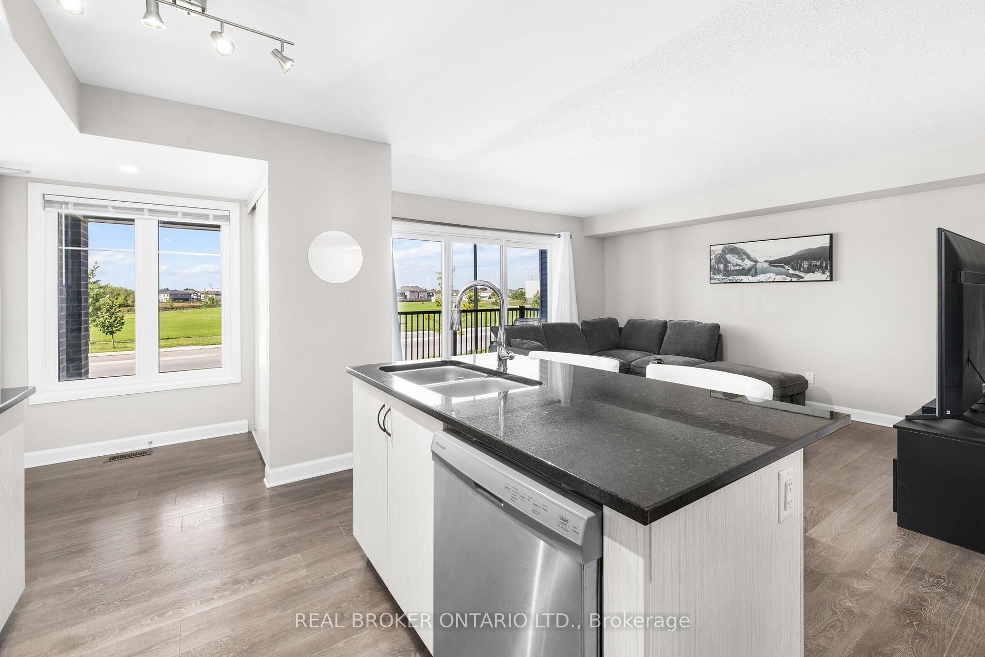 Photo 20 of Unit 2, 1213 Chapman Mills Drive, Ottawa, Barrhaven - Heritage Park — HOMEH