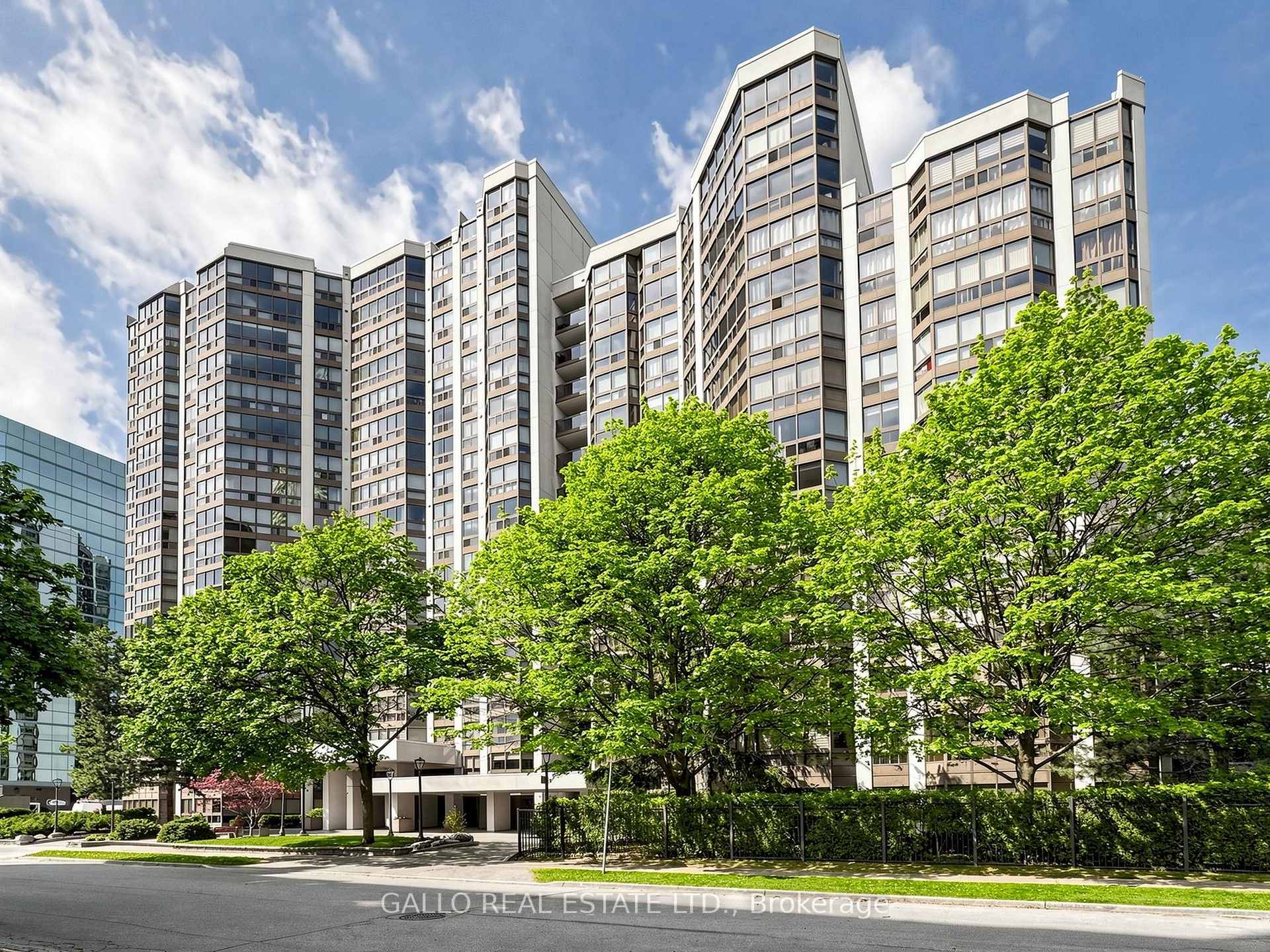 Photo 2 of Unit 203, 10 Kenneth Avenue, North York, Willowdale East — HOMEH