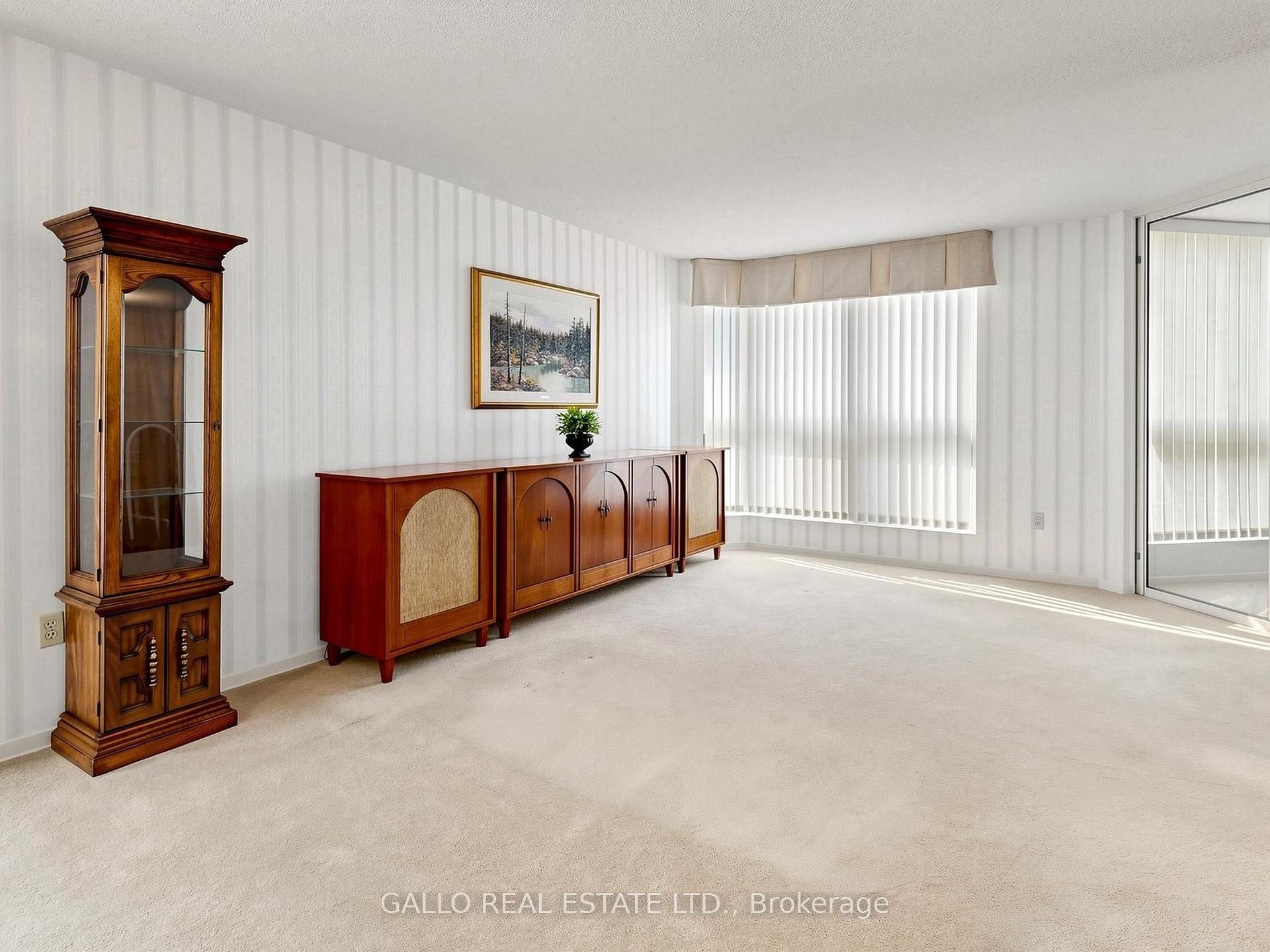 Photo 9 of Unit 203, 10 Kenneth Avenue, North York, Willowdale East — HOMEH