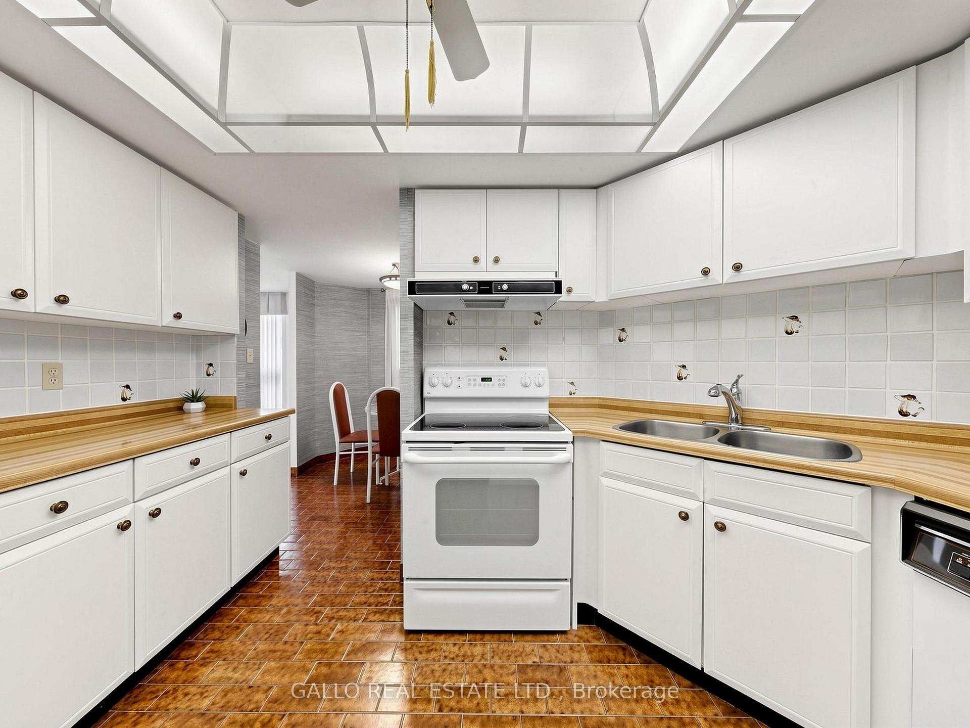 Photo 19 of Unit 203, 10 Kenneth Avenue, North York, Willowdale East — HOMEH