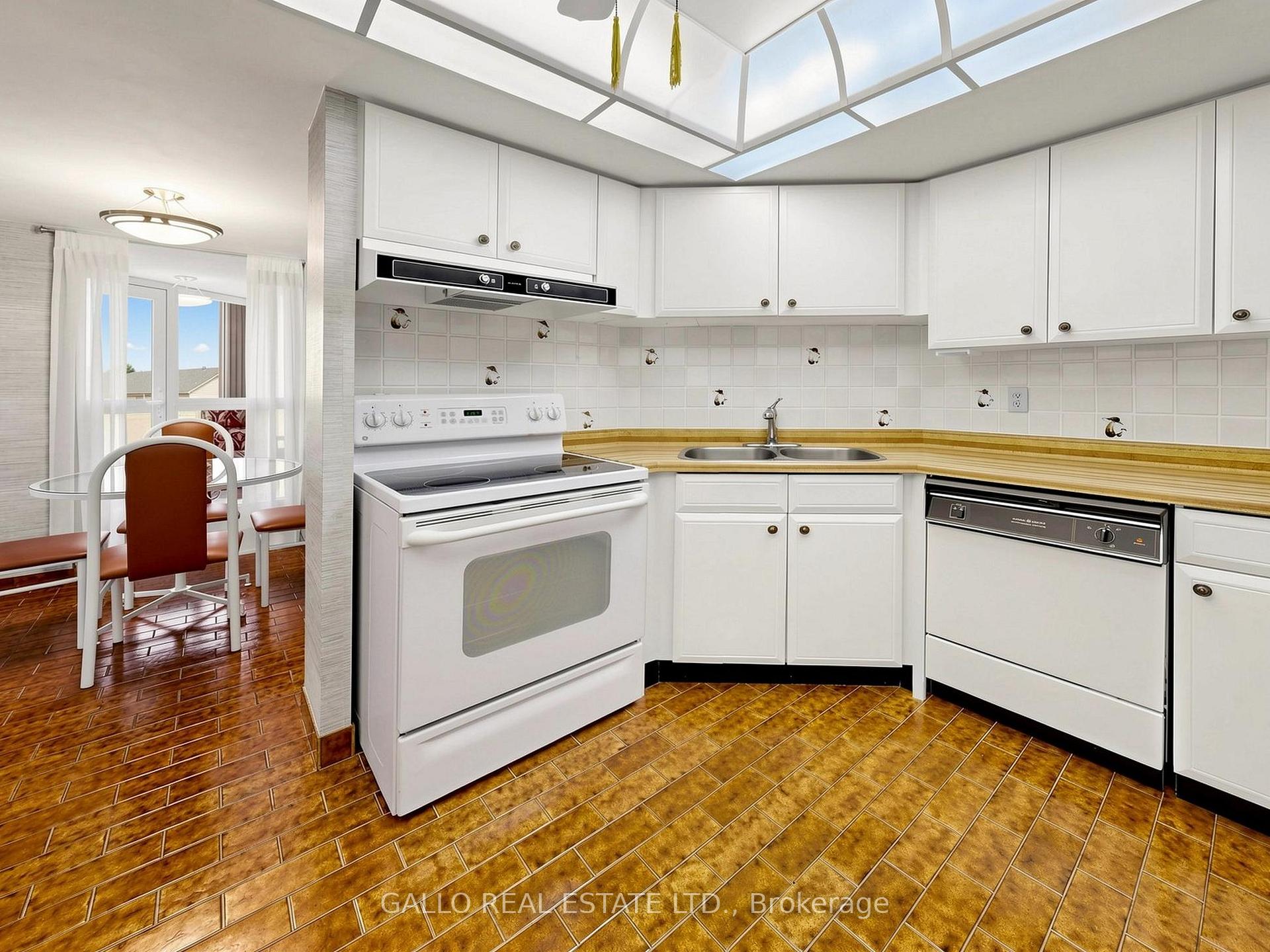Photo 20 of Unit 203, 10 Kenneth Avenue, North York, Willowdale East — HOMEH