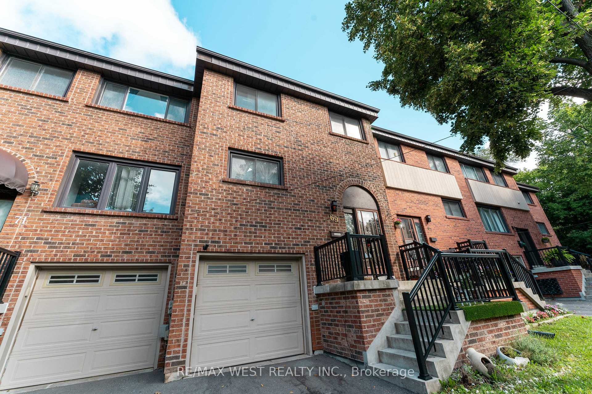 Photo 3 of Unit 37, 69 Maple Branch Path, Etobicoke, Kingsview Village-The Westway — HOMEH