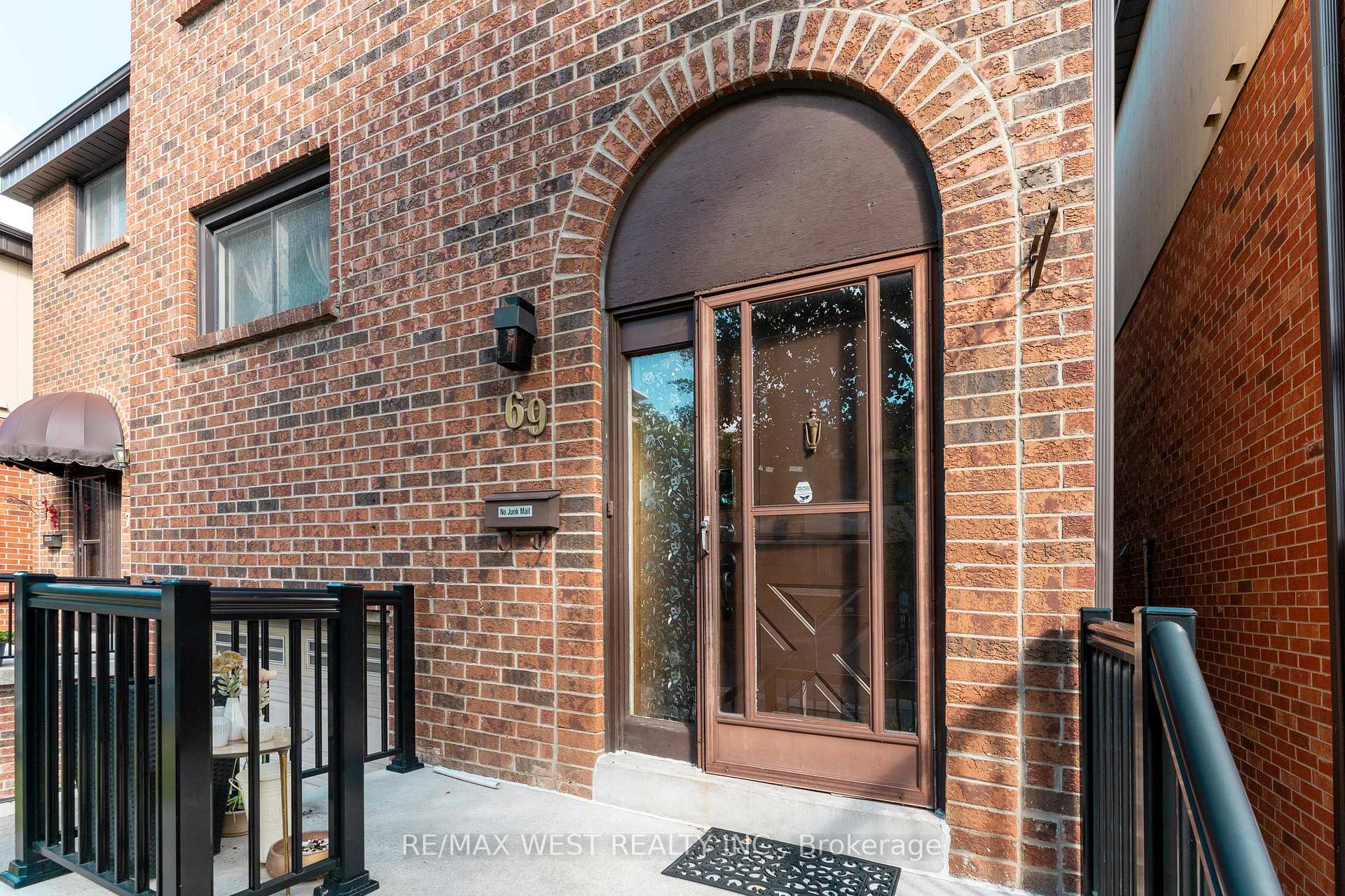 Photo 4 of Unit 37, 69 Maple Branch Path, Etobicoke, Kingsview Village-The Westway — HOMEH
