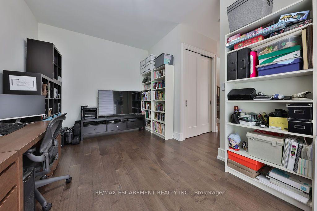Photo 3 of Unit 16, 10 Maple Grove Drive, Oakville, Morrison — HOMEH