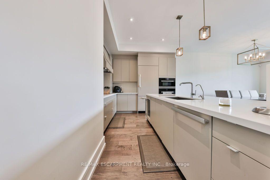Photo 4 of Unit 16, 10 Maple Grove Drive, Oakville, Morrison — HOMEH