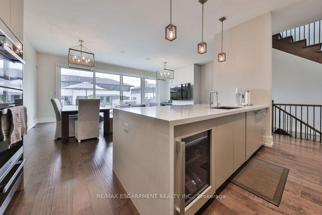Photo 5 of Unit 16, 10 Maple Grove Drive, Oakville, Morrison — HOMEH
