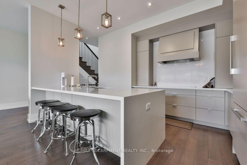 Photo 6 of Unit 16, 10 Maple Grove Drive, Oakville, Morrison — HOMEH