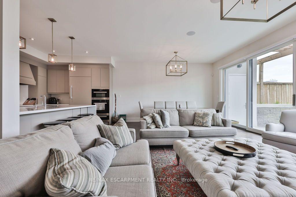 Photo 10 of Unit 16, 10 Maple Grove Drive, Oakville, Morrison — HOMEH