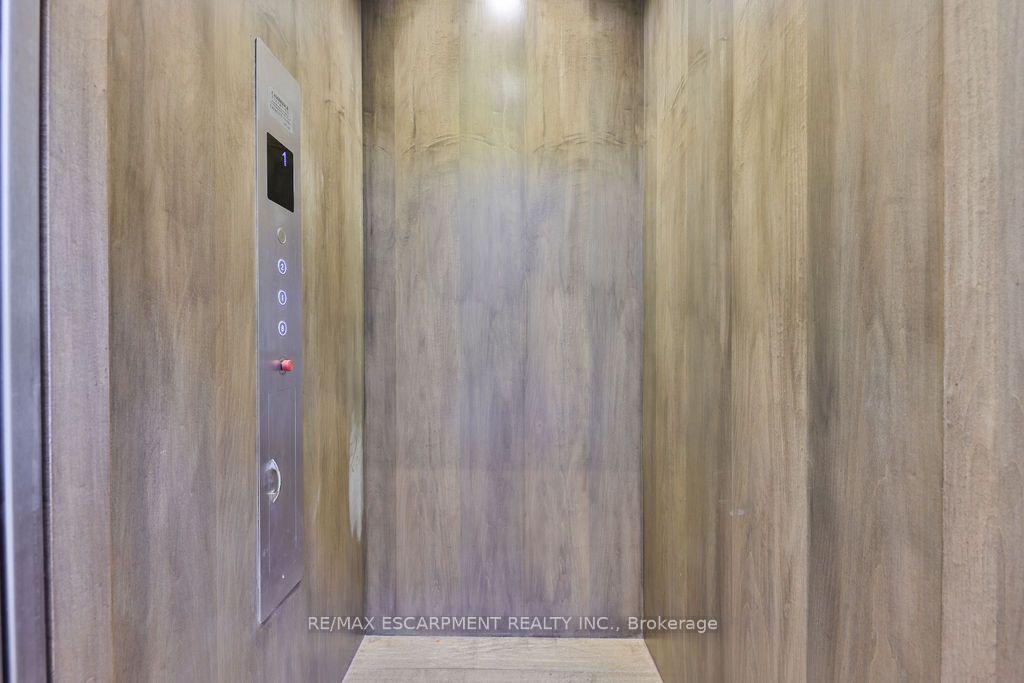 Photo 12 of Unit 16, 10 Maple Grove Drive, Oakville, Morrison — HOMEH