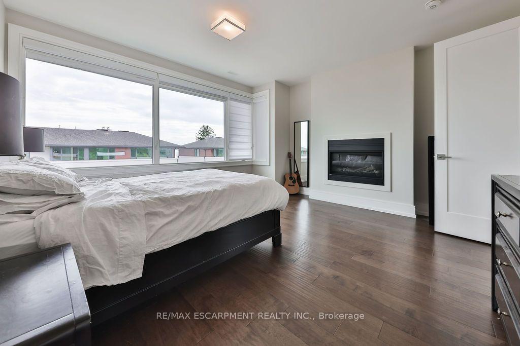 Photo 13 of Unit 16, 10 Maple Grove Drive, Oakville, Morrison — HOMEH