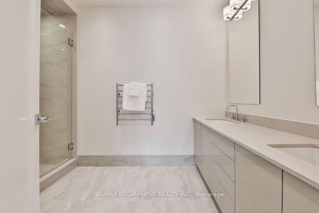 Photo 16 of Unit 16, 10 Maple Grove Drive, Oakville, Morrison — HOMEH