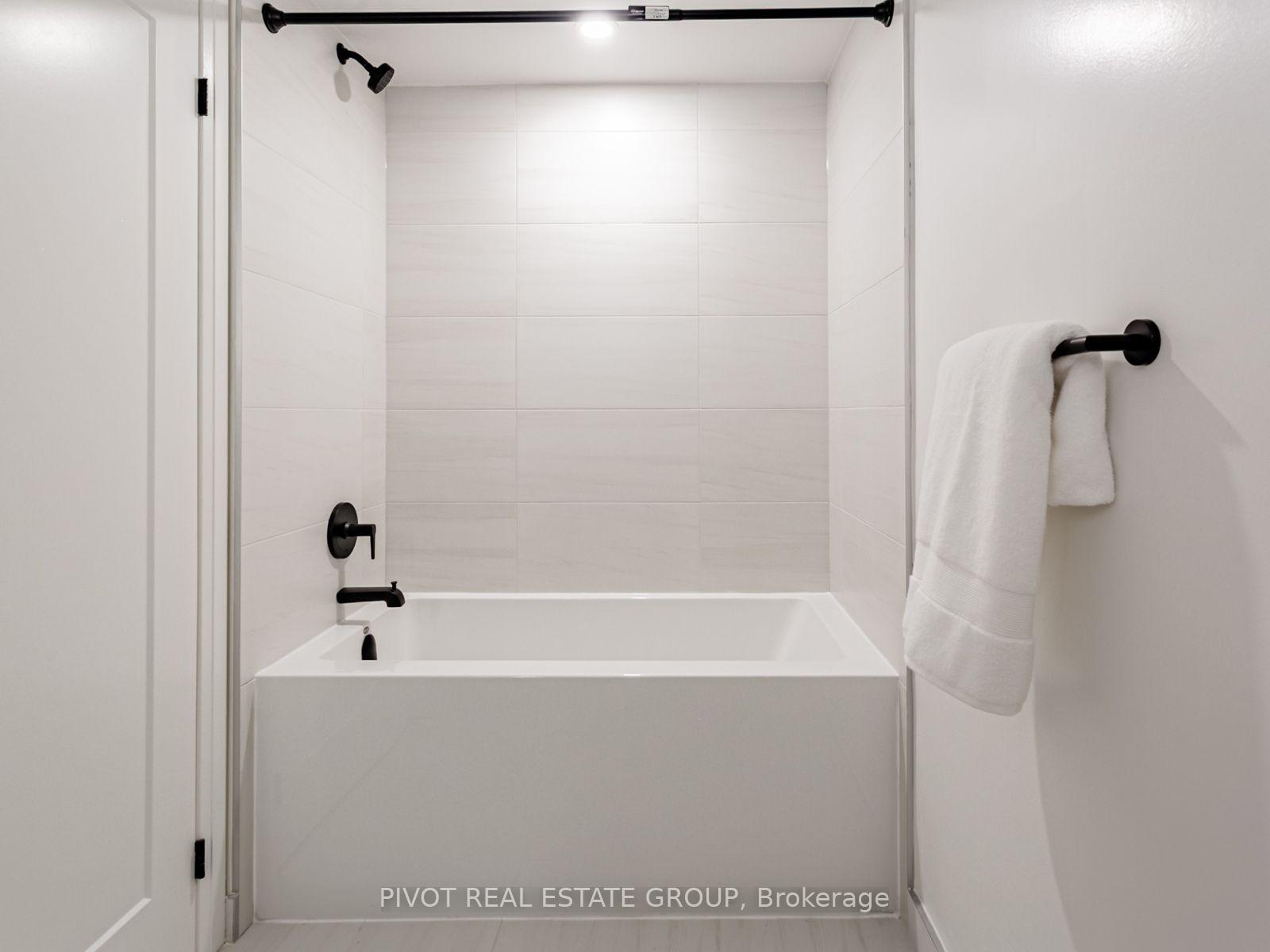 Photo 6 of Unit 1003, 4023 The Exchange, Mississauga, City Centre — HOMEH