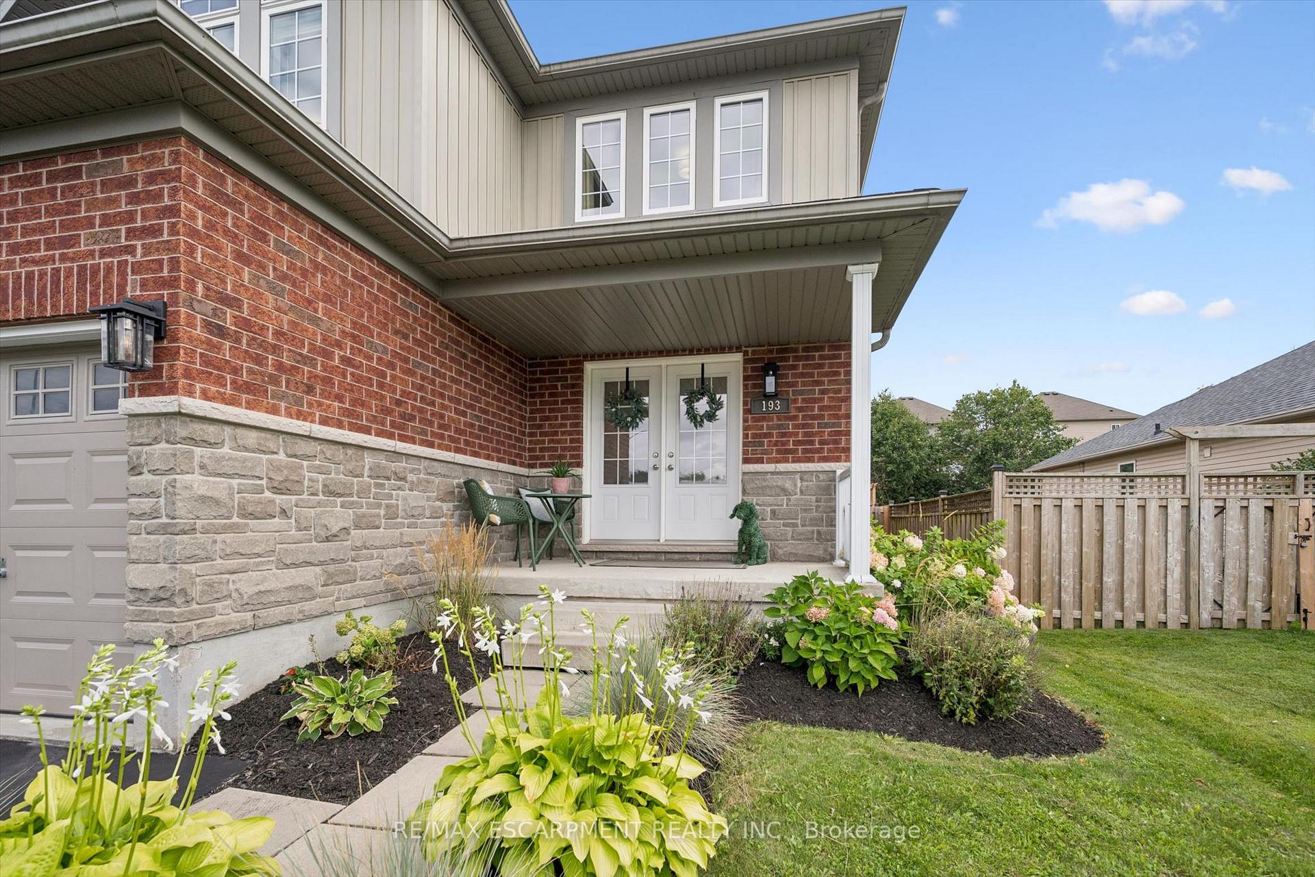 Photo 3 of 193 Hilltop Drive, North Dumfries, Ayr — HOMEH