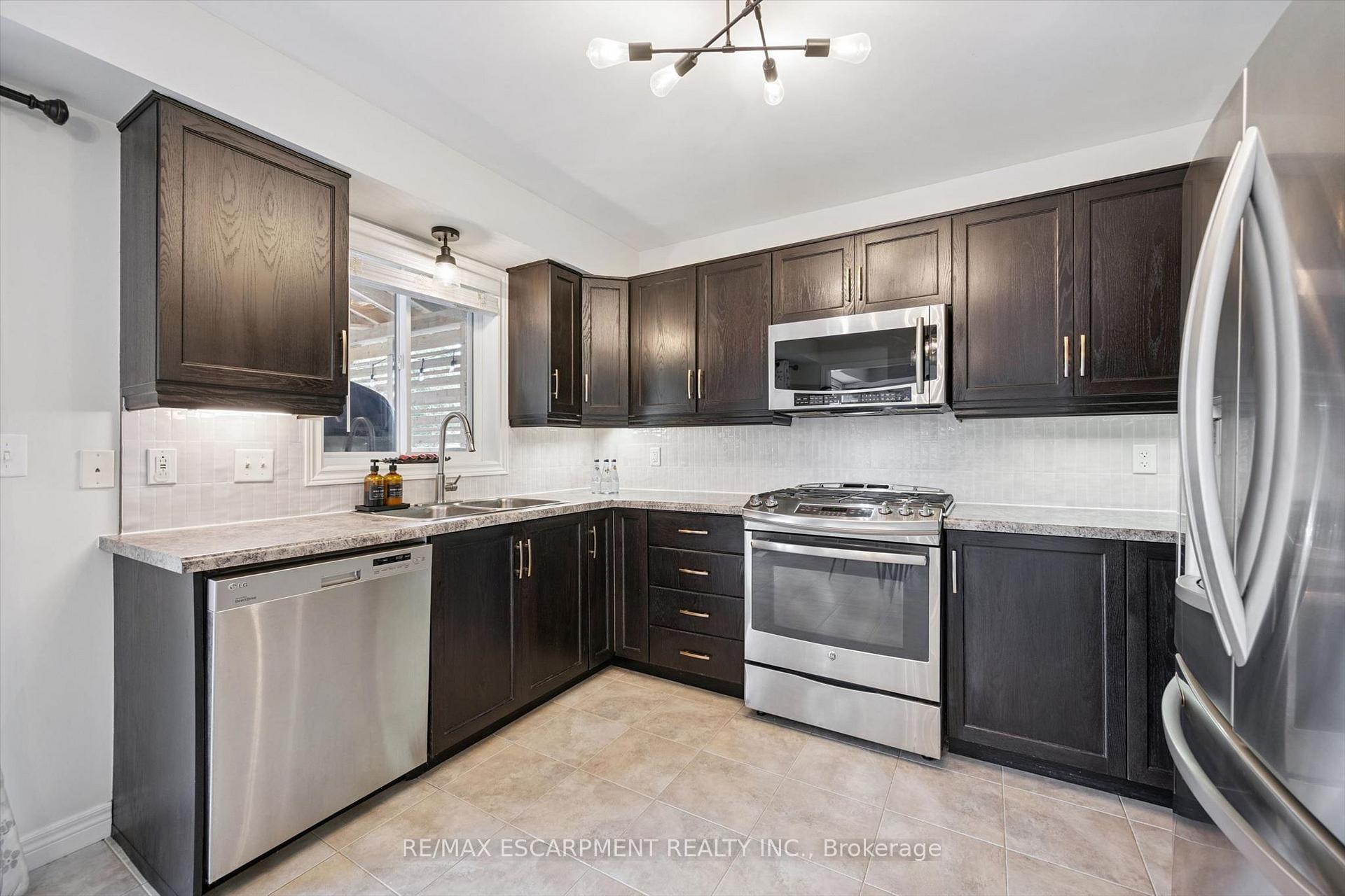 Photo 11 of 193 Hilltop Drive, North Dumfries, Ayr — HOMEH