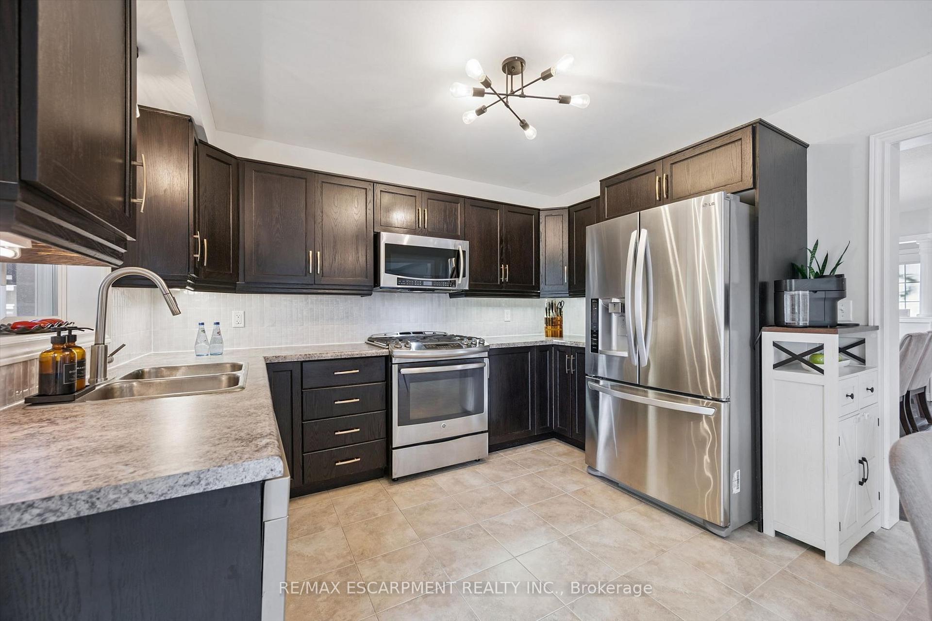 Photo 12 of 193 Hilltop Drive, North Dumfries, Ayr — HOMEH