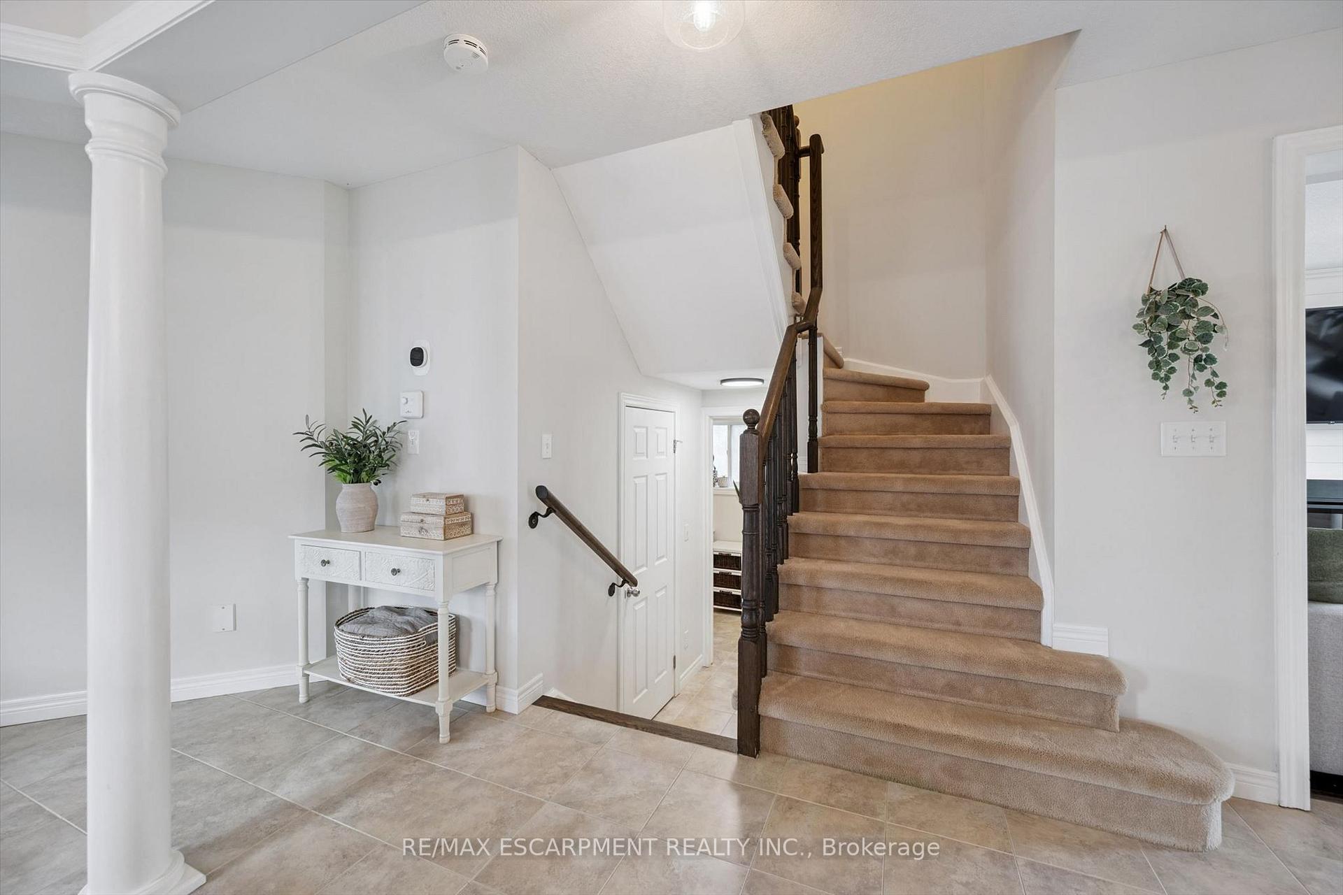 Photo 14 of 193 Hilltop Drive, North Dumfries, Ayr — HOMEH