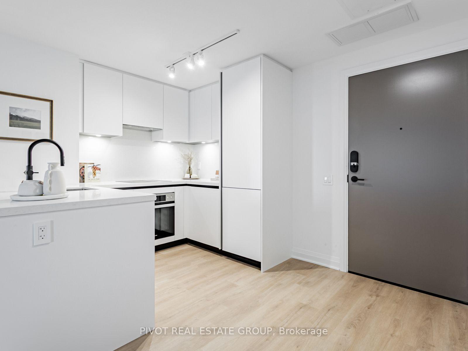 Photo 2 of Unit 1703, 4023 The Exchange, Mississauga, City Centre — HOMEH