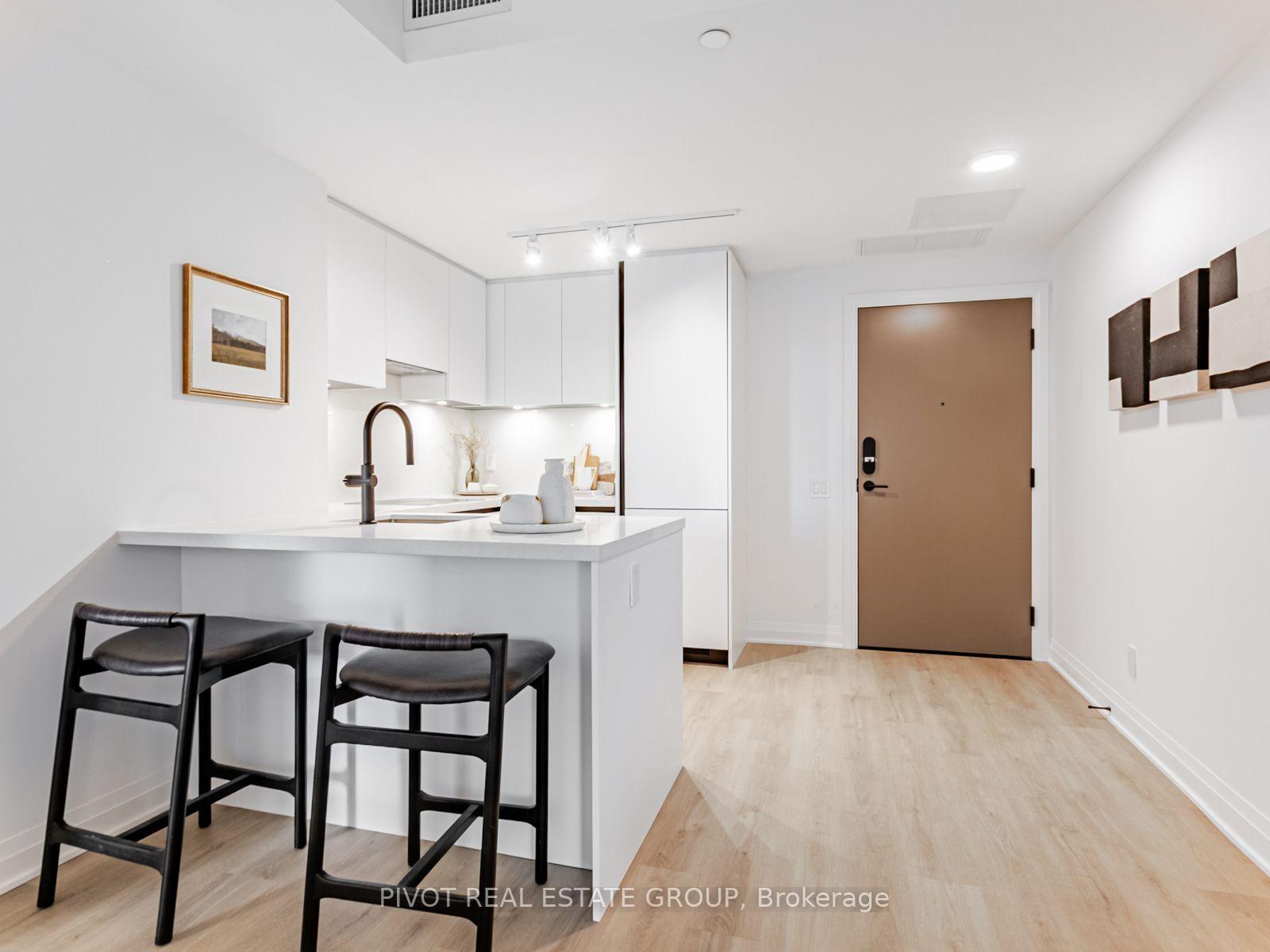Photo 4 of Unit 1703, 4023 The Exchange, Mississauga, City Centre — HOMEH