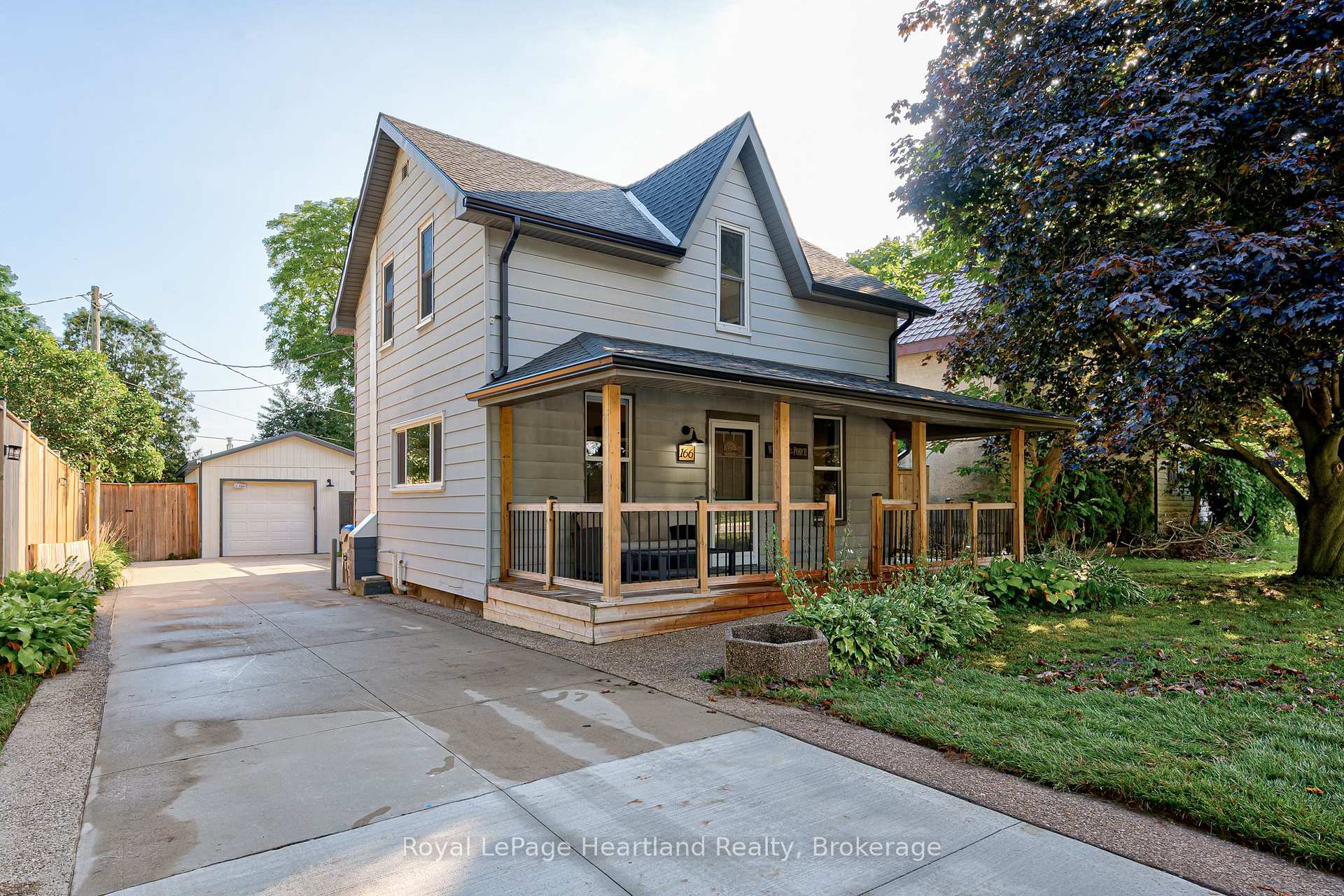 Photo of 166 Goderich Street W