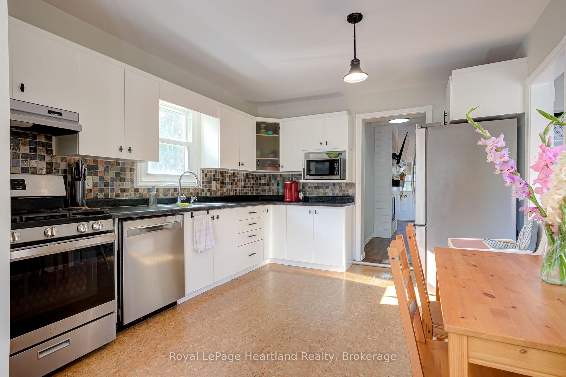Photo 18 of 166 Goderich Street W, Huron East, Seaforth — HOMEH
