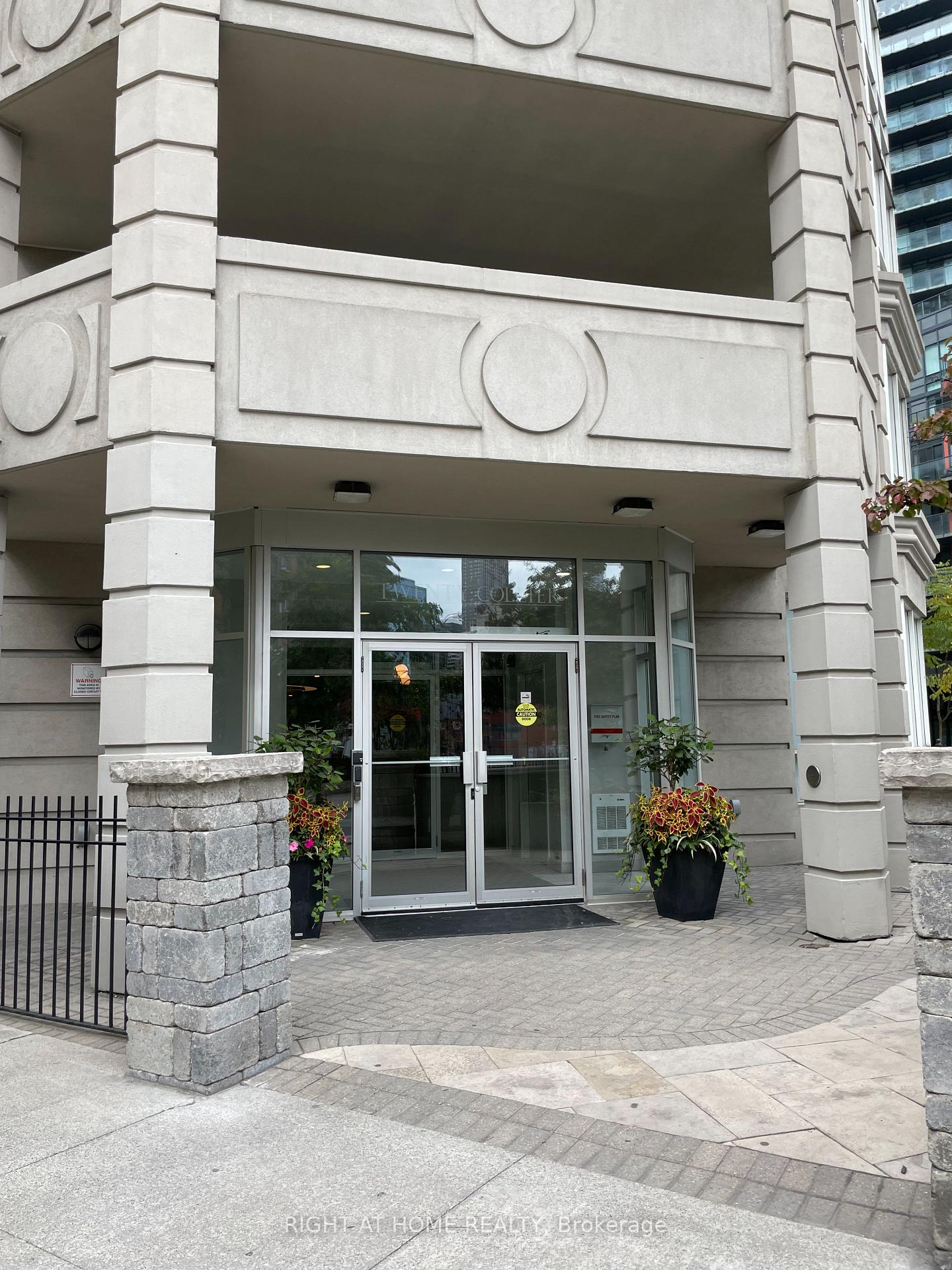 Photo 2 of Unit 407, 20 Collier Street, Toronto, Rosedale-Moore Park — HOMEH