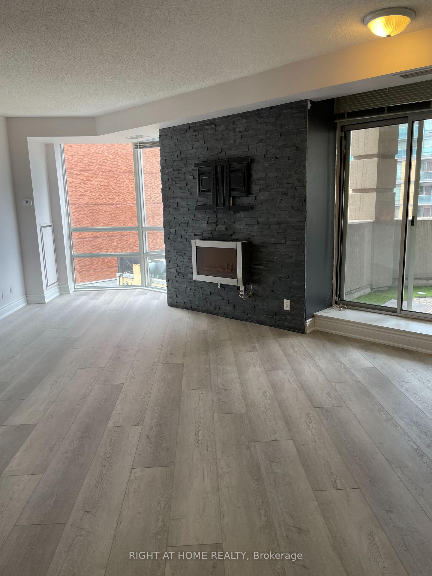 Photo 3 of Unit 407, 20 Collier Street, Toronto, Rosedale-Moore Park — HOMEH