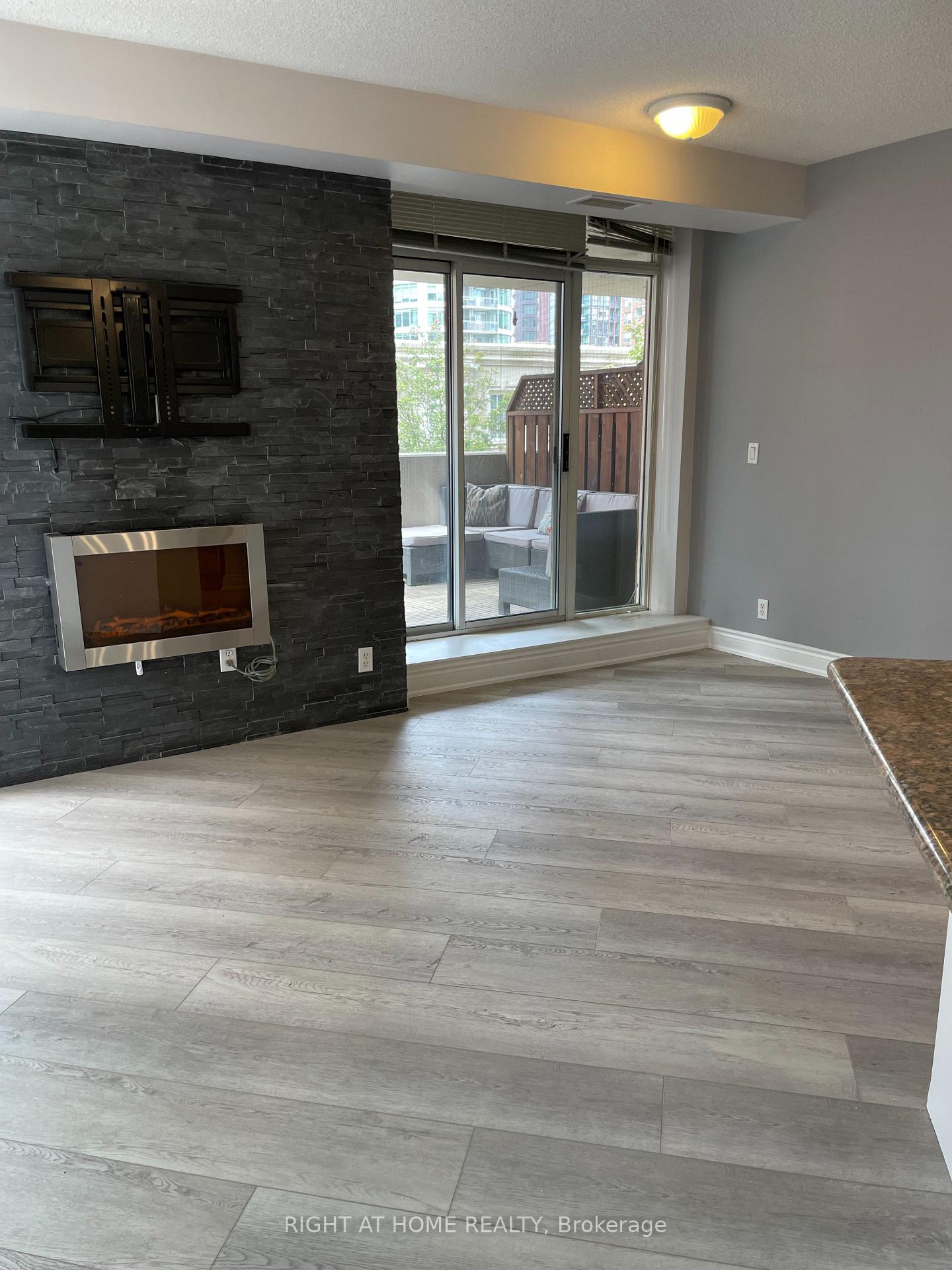 Photo 5 of Unit 407, 20 Collier Street, Toronto, Rosedale-Moore Park — HOMEH