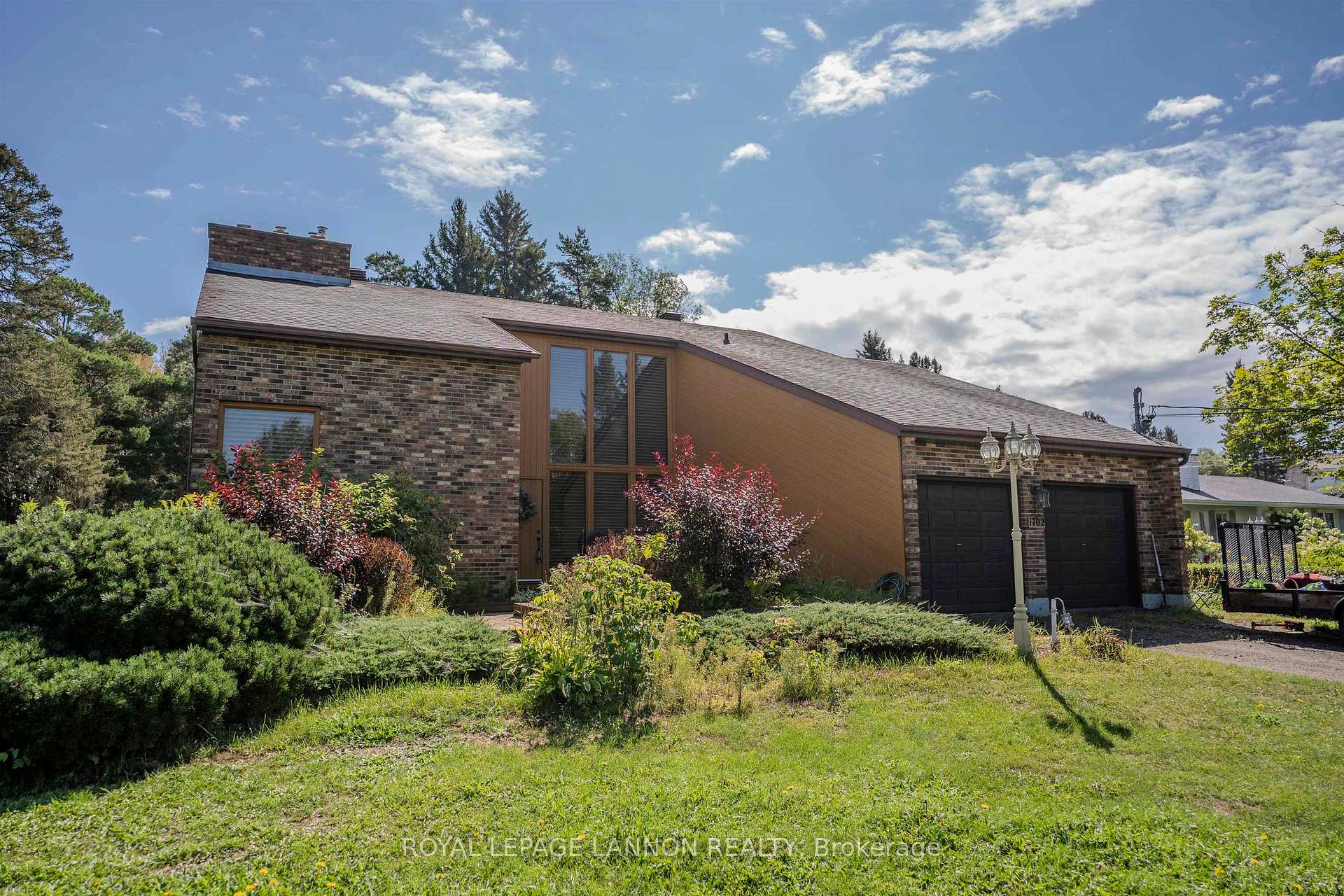 Front of 1702 Glenwood Crescent