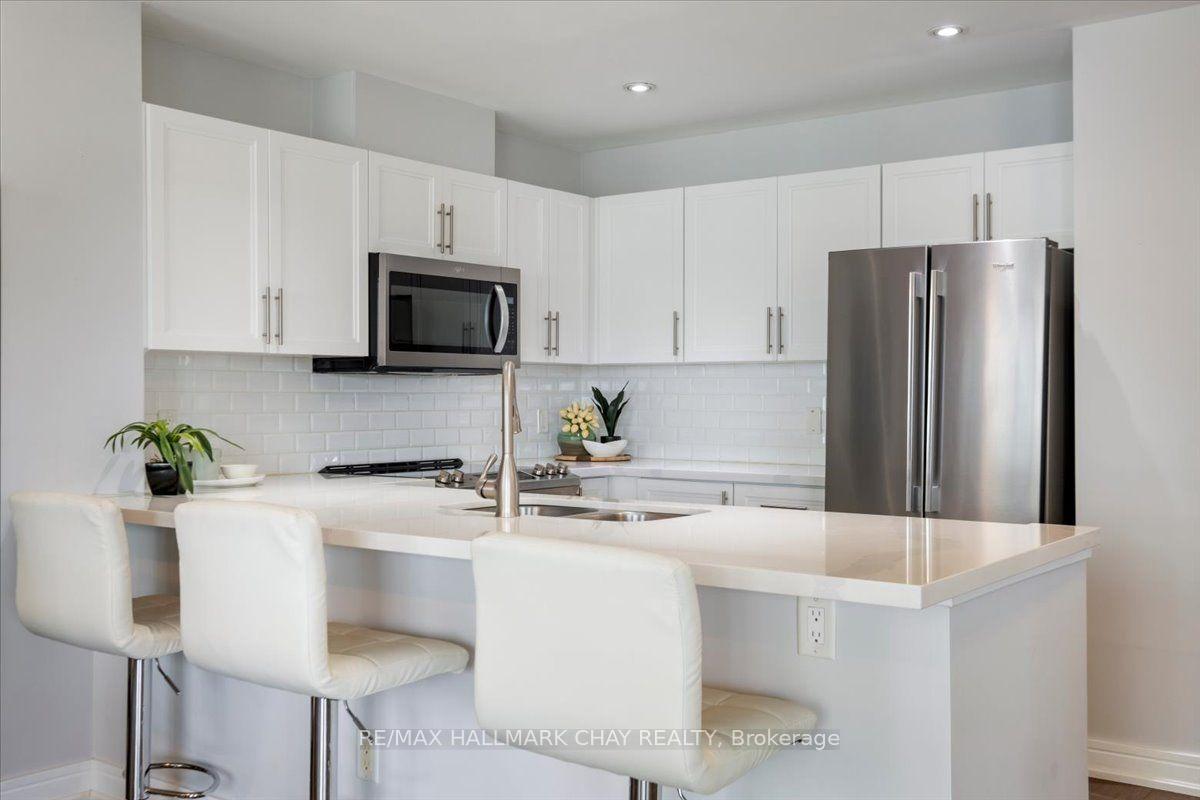 Photo 9 of Unit 605, 2 Toronto Street, Barrie, Lakeshore — HOMEH