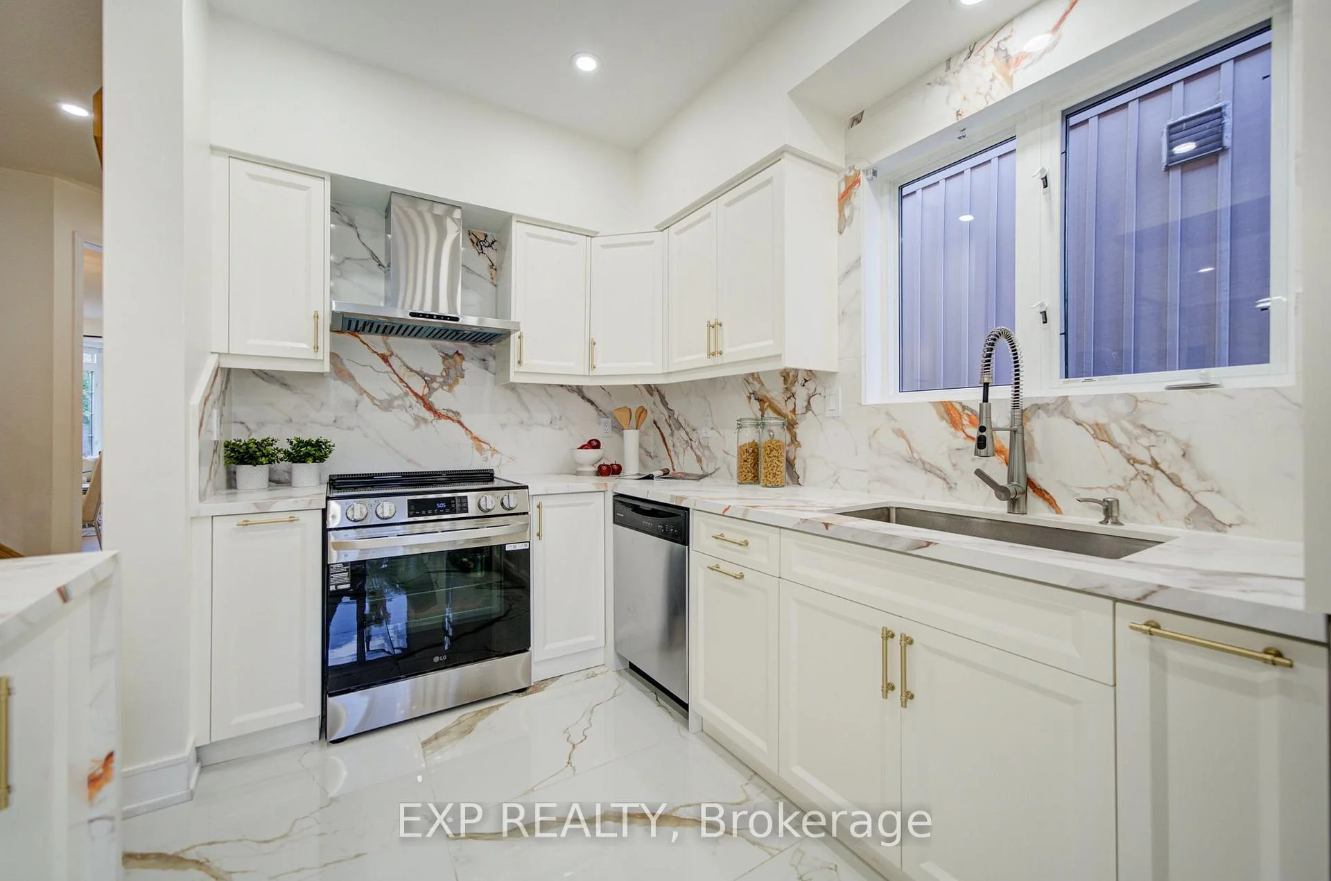 Photo 15 of 13 Kenilworth Gate, Markham, Cornell — HOMEH