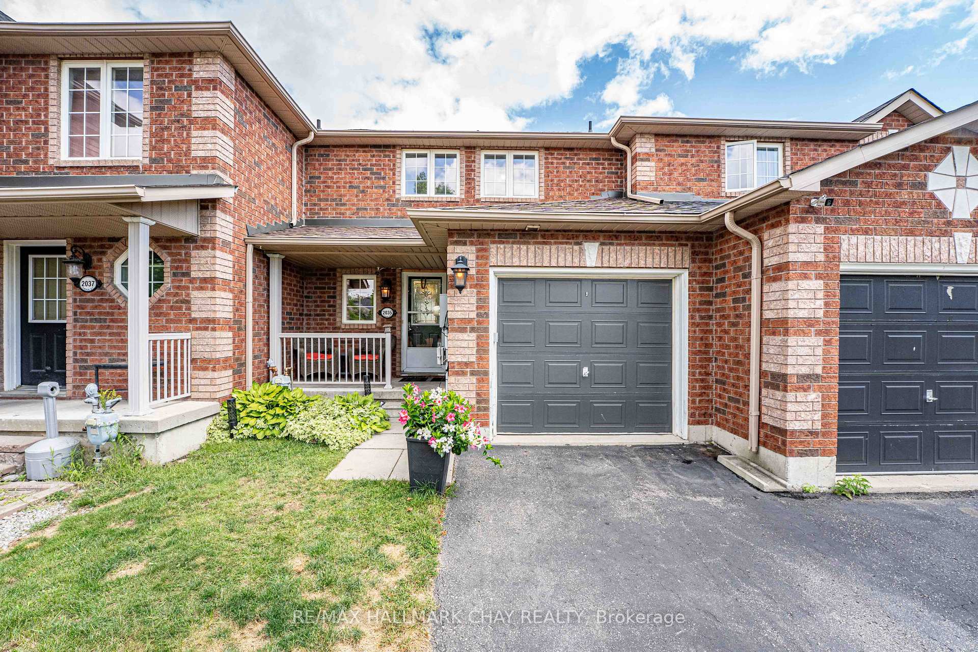 Front of 2035 Swan Street
