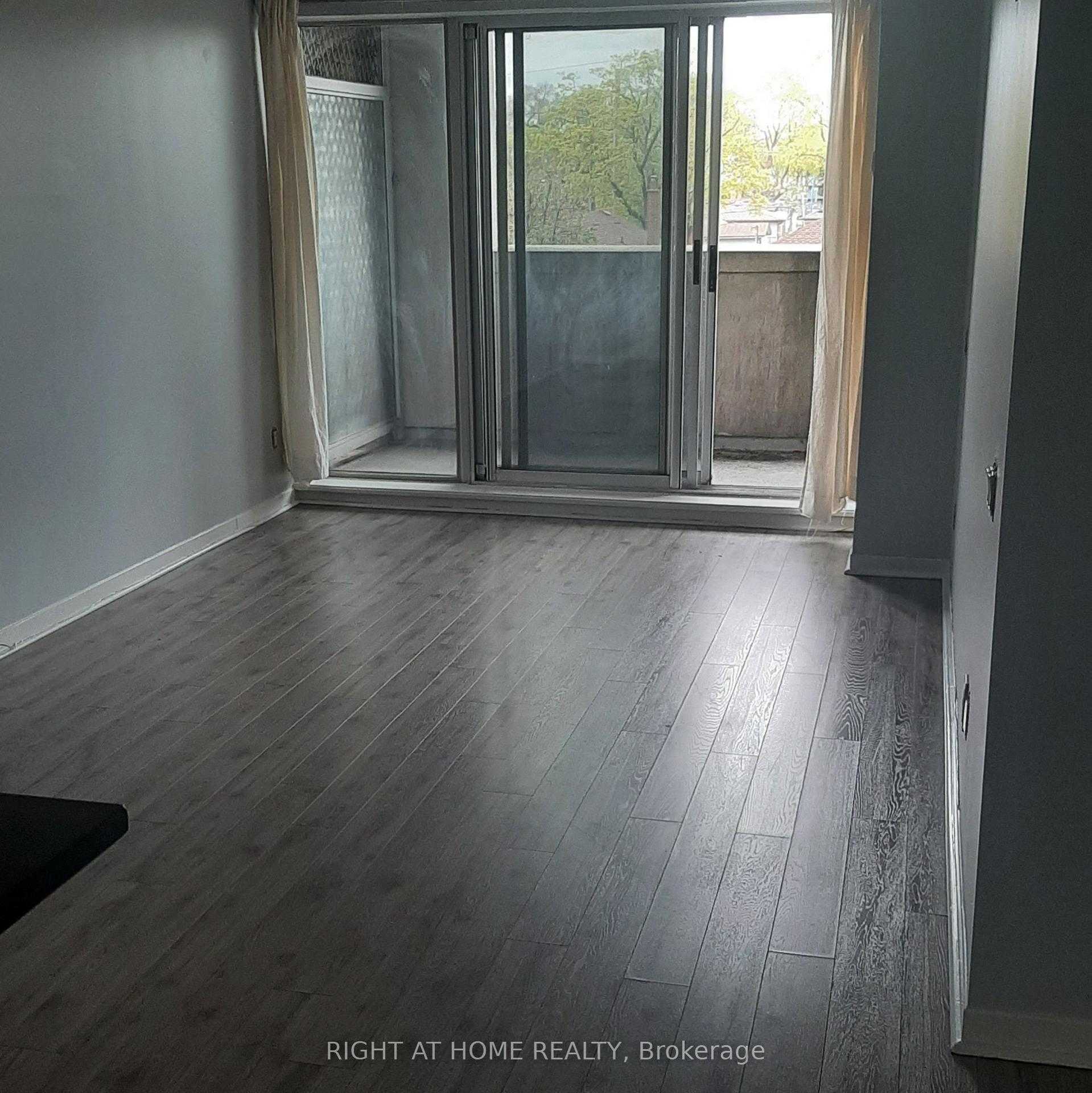 Photo 6 of 1040 The Queensway, Etobicoke, Islington-City Centre West — HOMEH