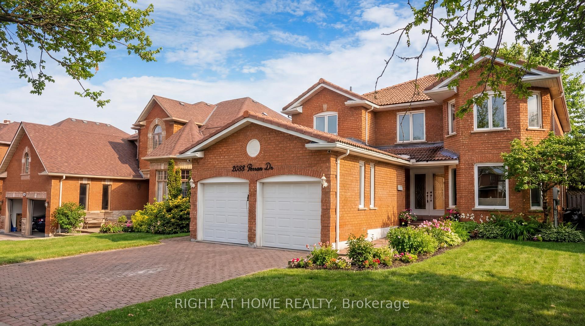Photo 2 of 2088 Perran Drive, Mississauga, Sheridan — HOMEH