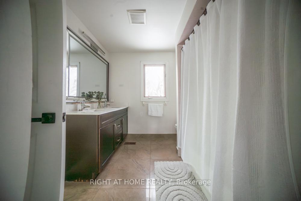Photo 35 of 2088 Perran Drive, Mississauga, Sheridan — HOMEH